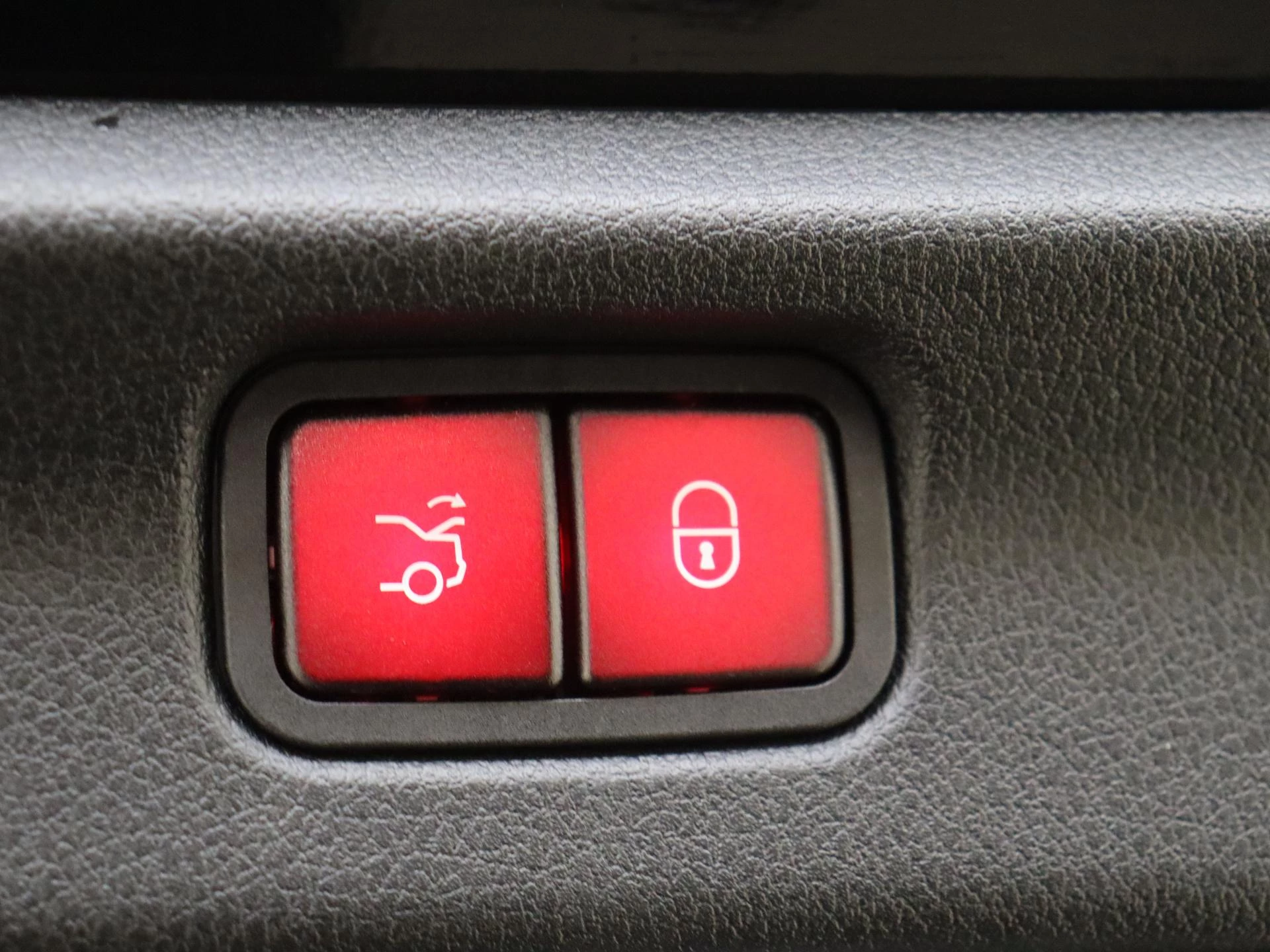 Mercedes-Benz-EQE-image-33