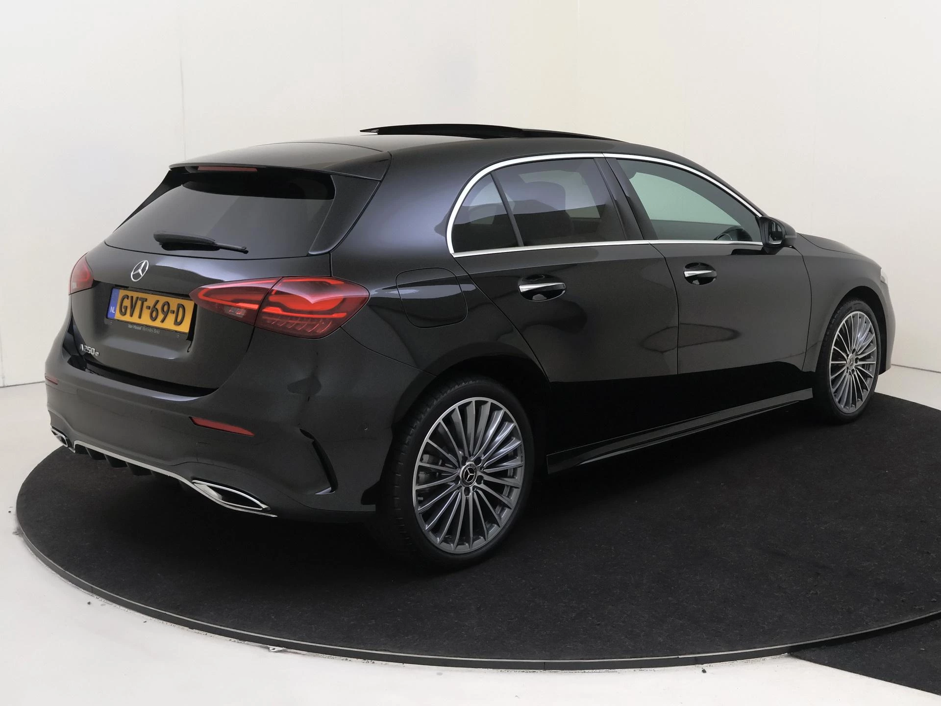 Mercedes-Benz-A-Klasse-image-3