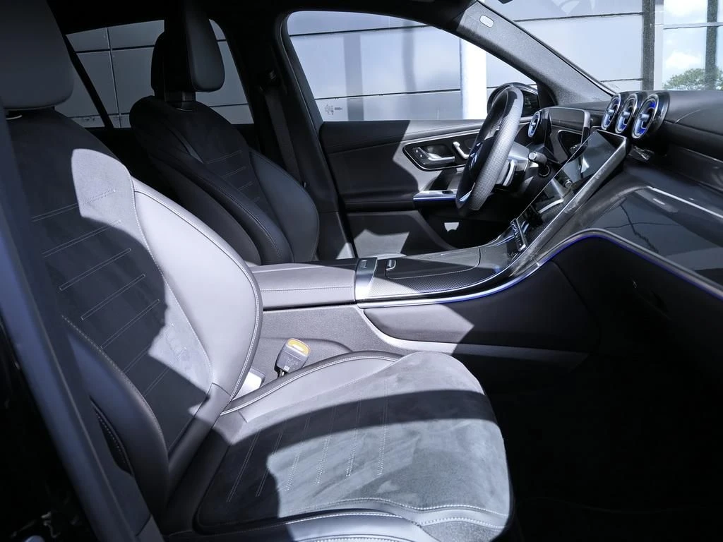 Mercedes-Benz-GLC 300 d-image-12
