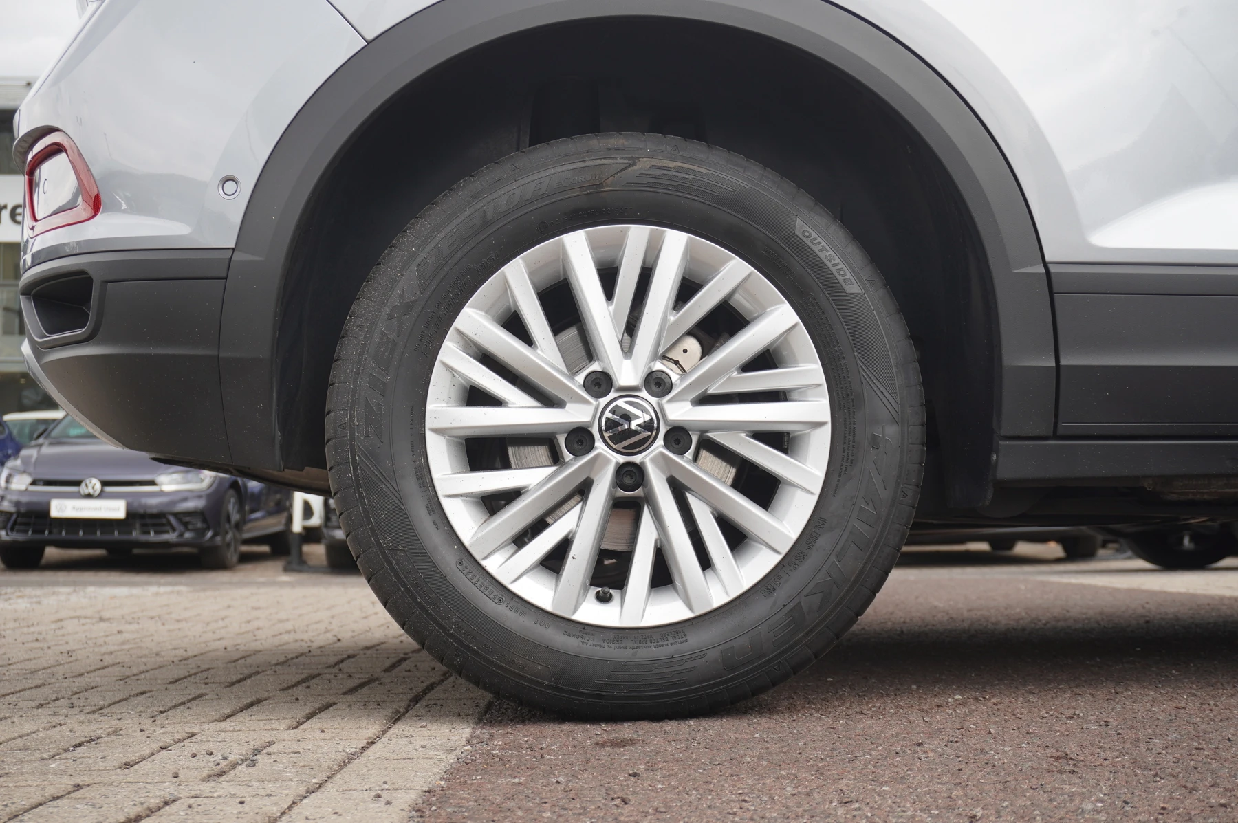 Volkswagen-T-Roc-image-18