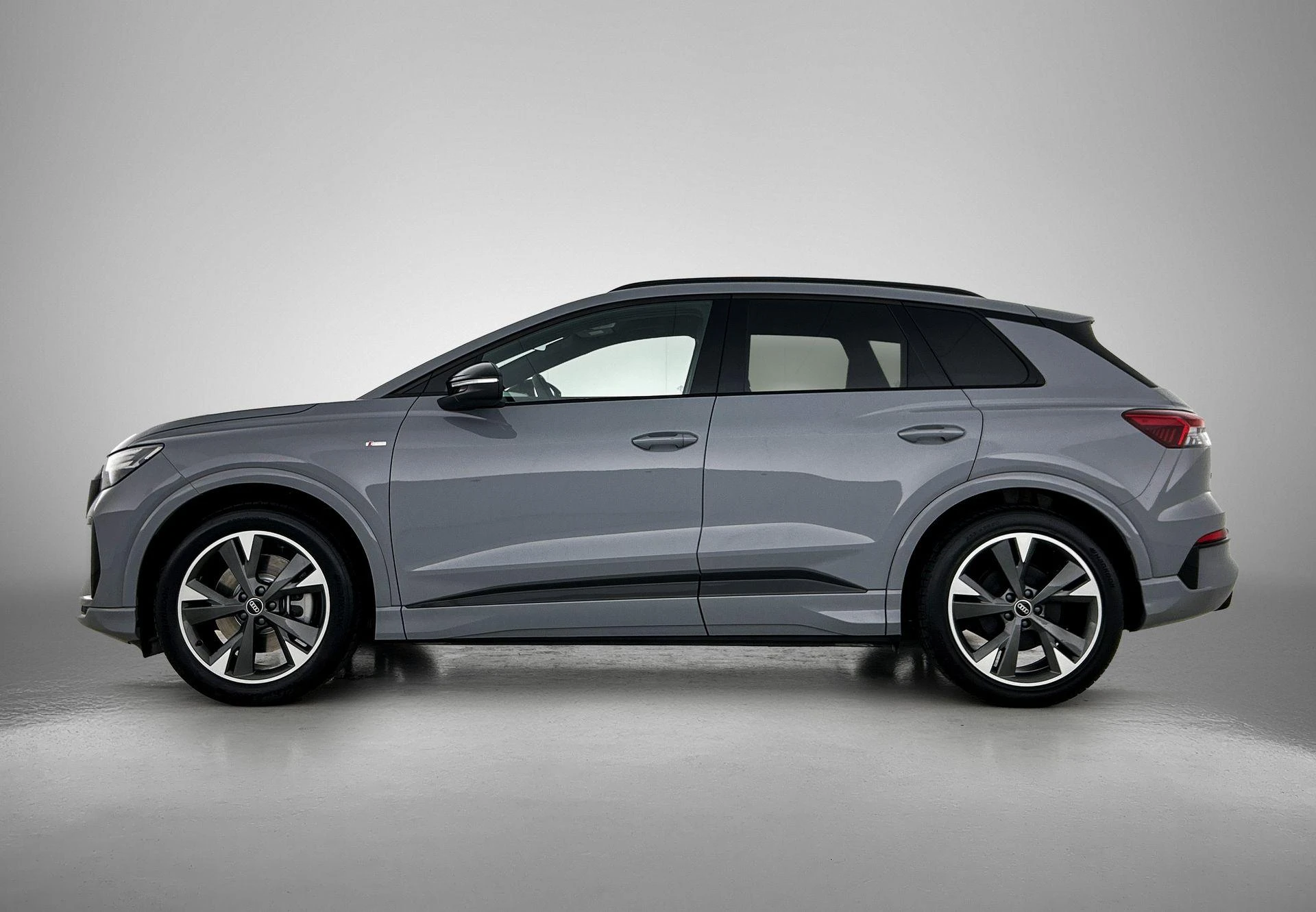 Audi-Q4 e-tron-image-1