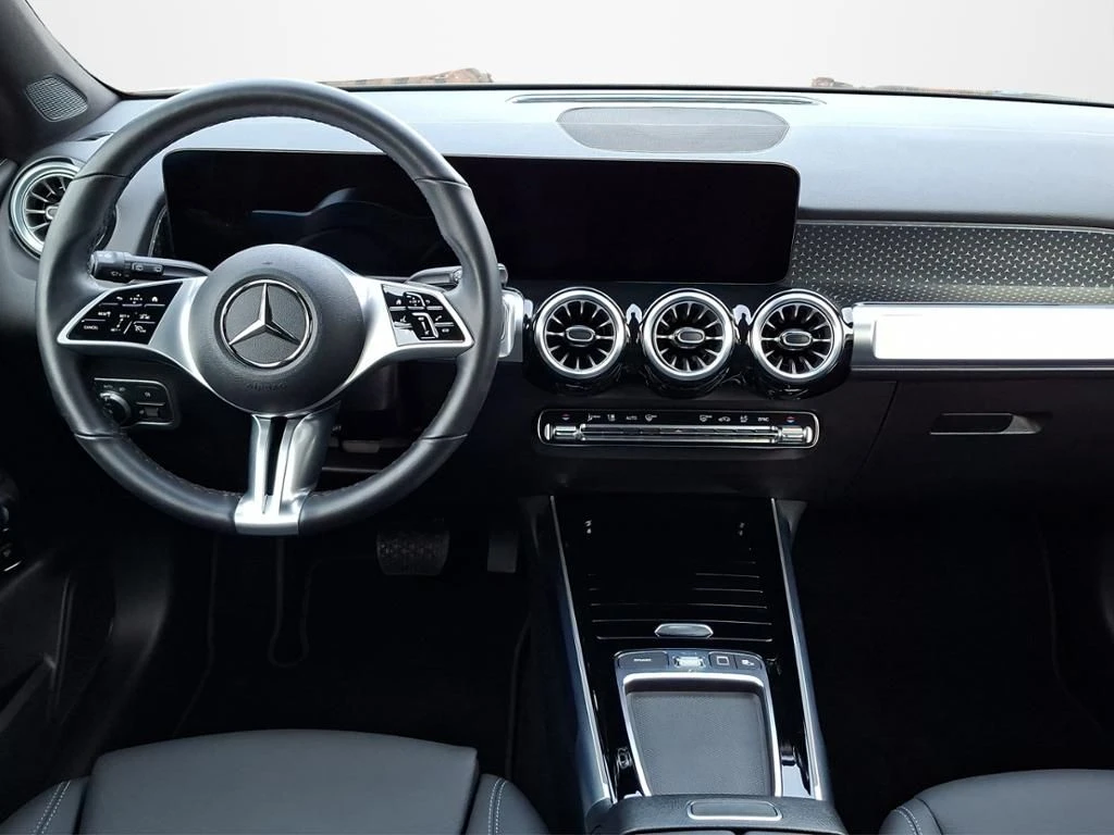 Mercedes-Benz-GLB 200 d-image-17