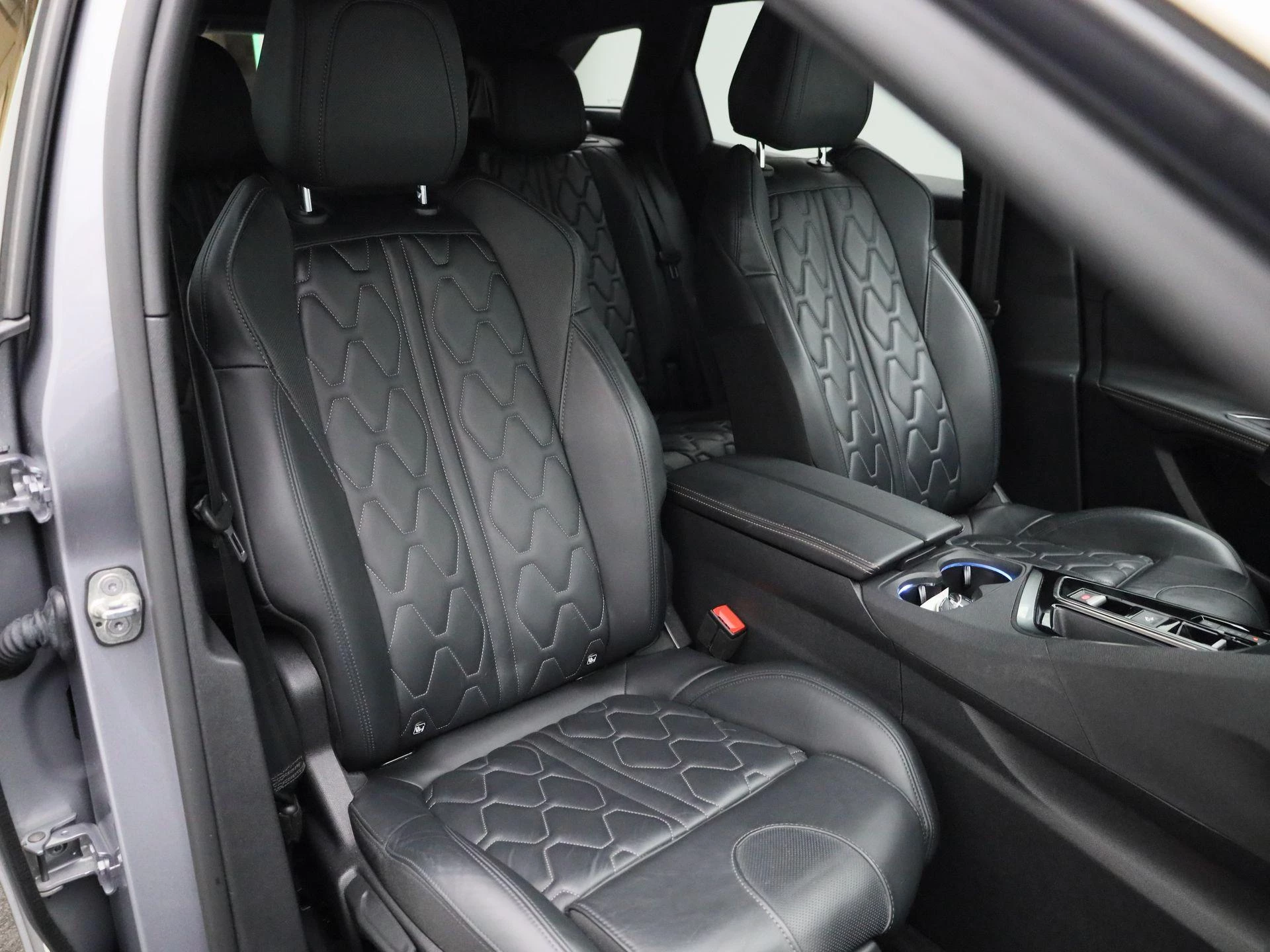 Peugeot 3008 1.6 HYBRID4 300 e-Auto8 GT