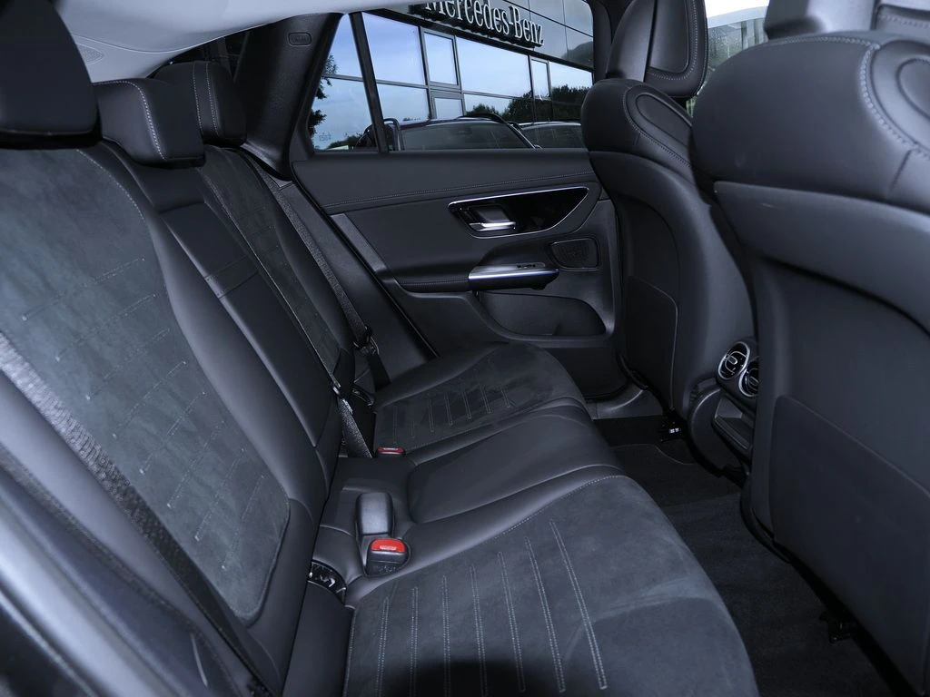 Mercedes-Benz-GLC 200-image-13