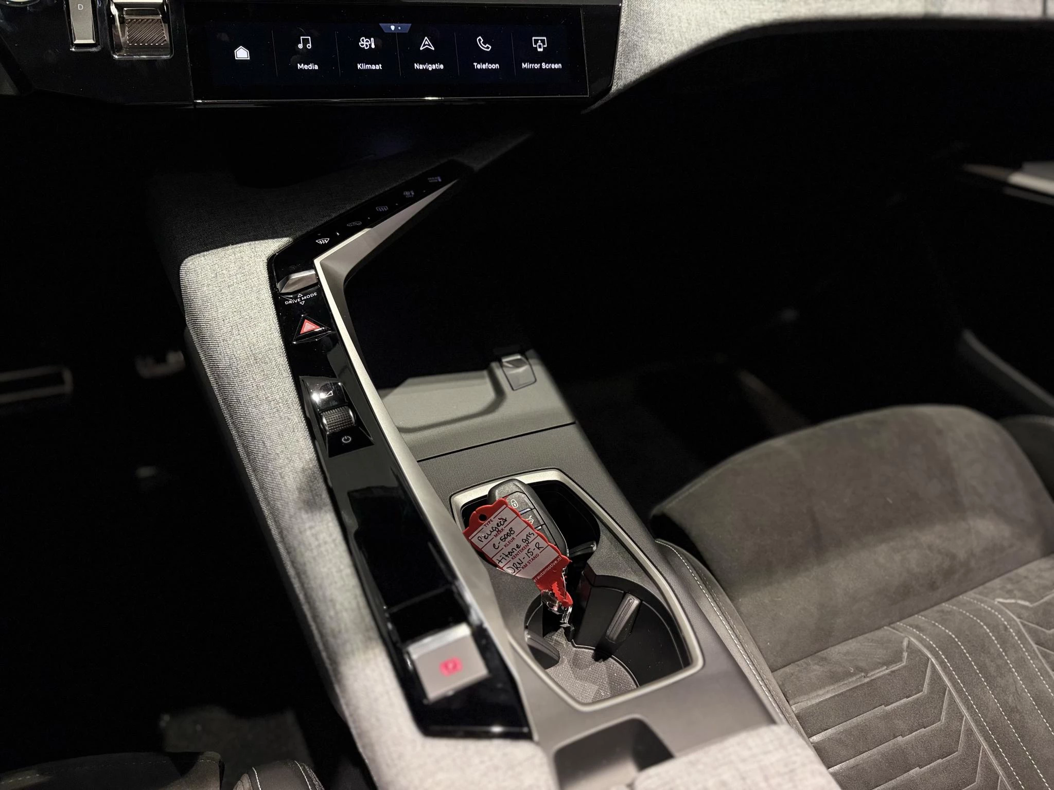 Peugeot-e-5008-image-33