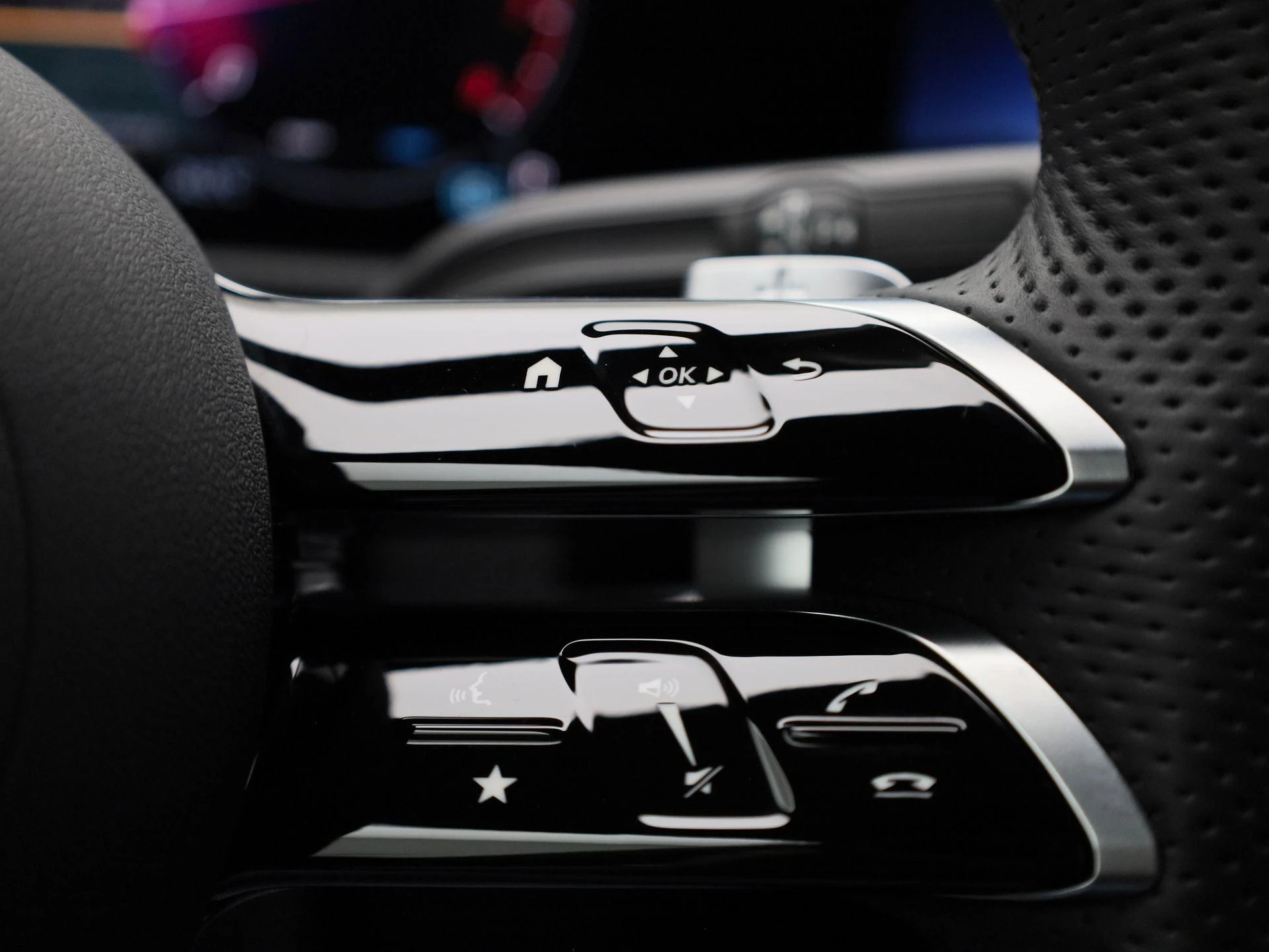Mercedes-Benz-CLA-image-23