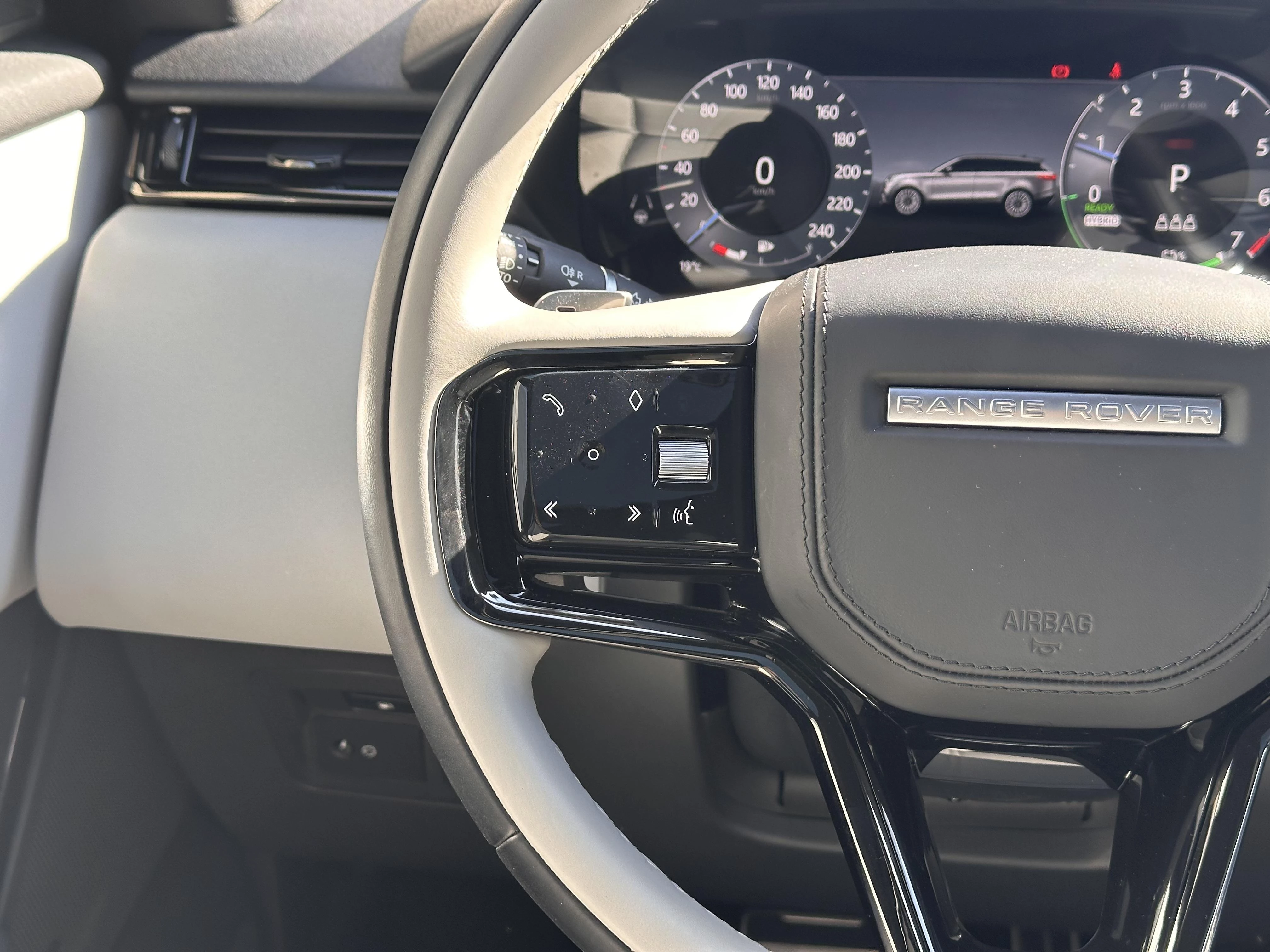 Land Rover-Range Rover Velar-image-13