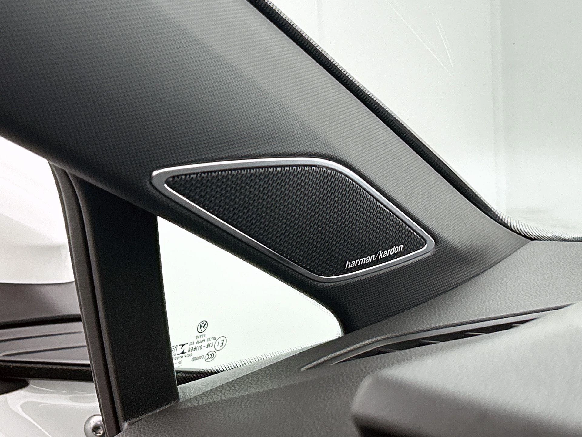 Volkswagen-Golf-image-16