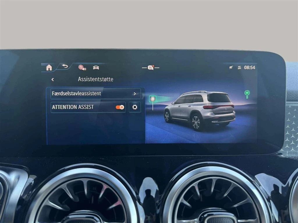 Mercedes-Benz-EQB-image-18