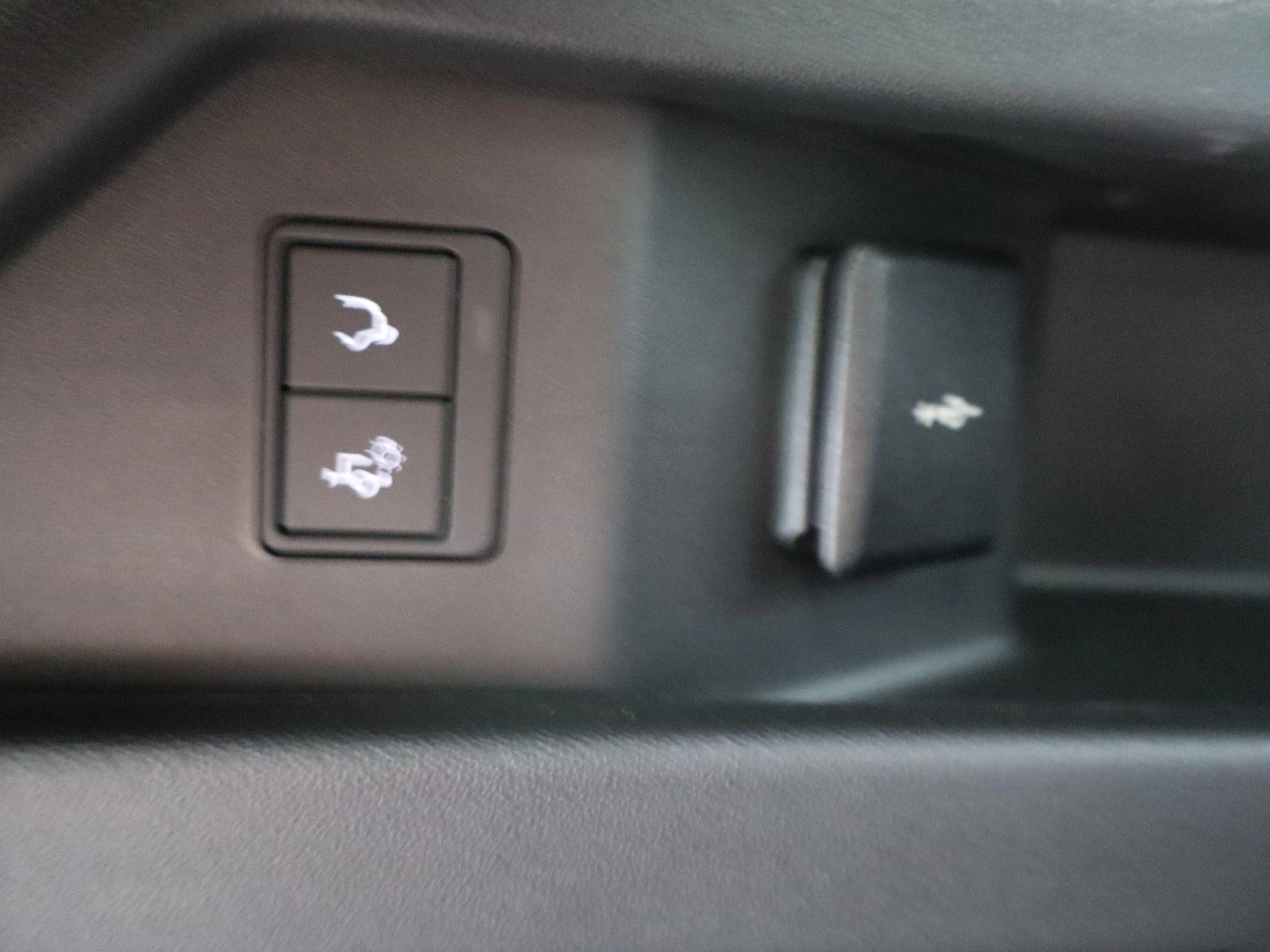 Land Rover-Discovery Sport-image-31