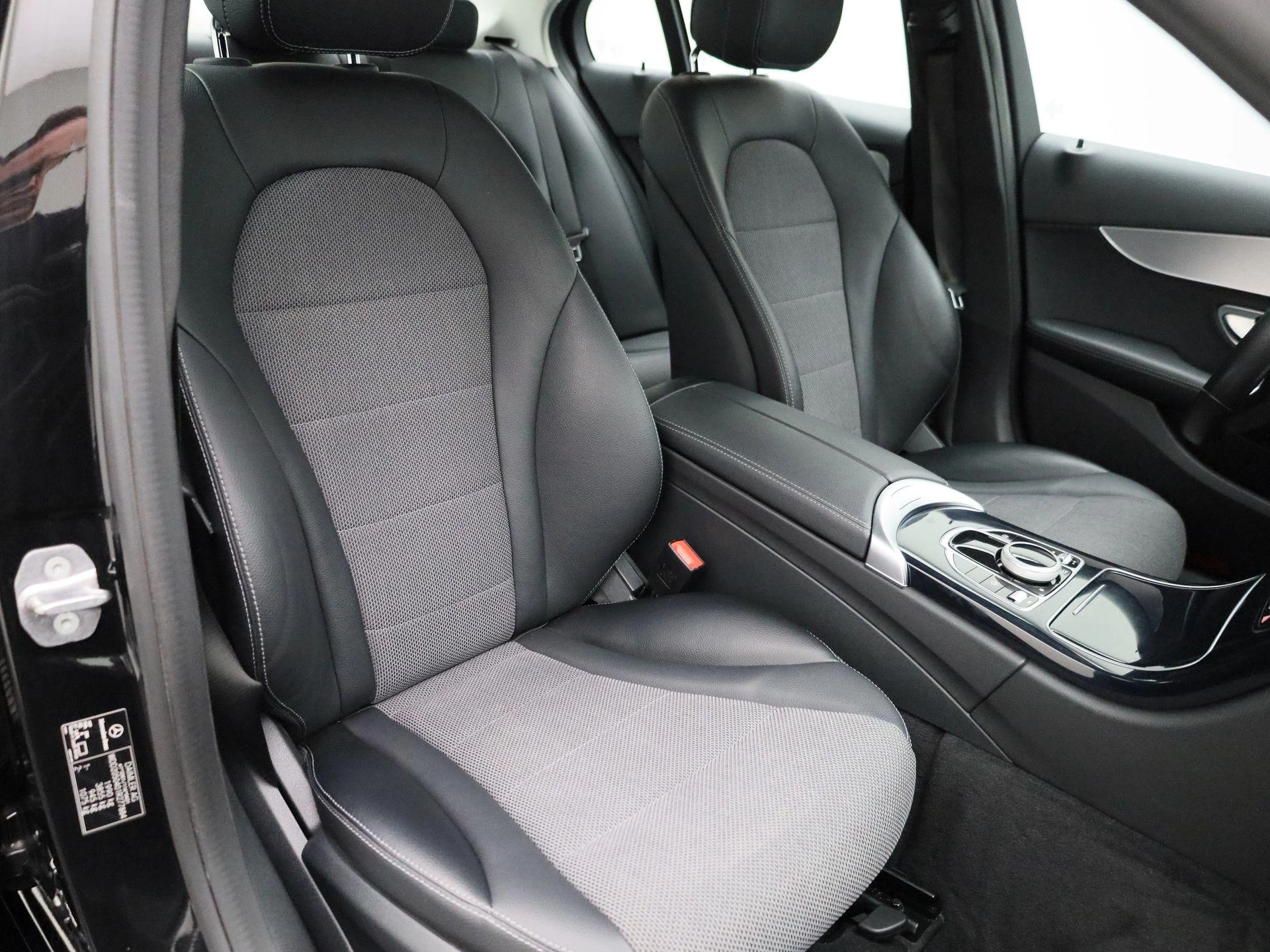 Mercedes-Benz-C-Klasse-image-35