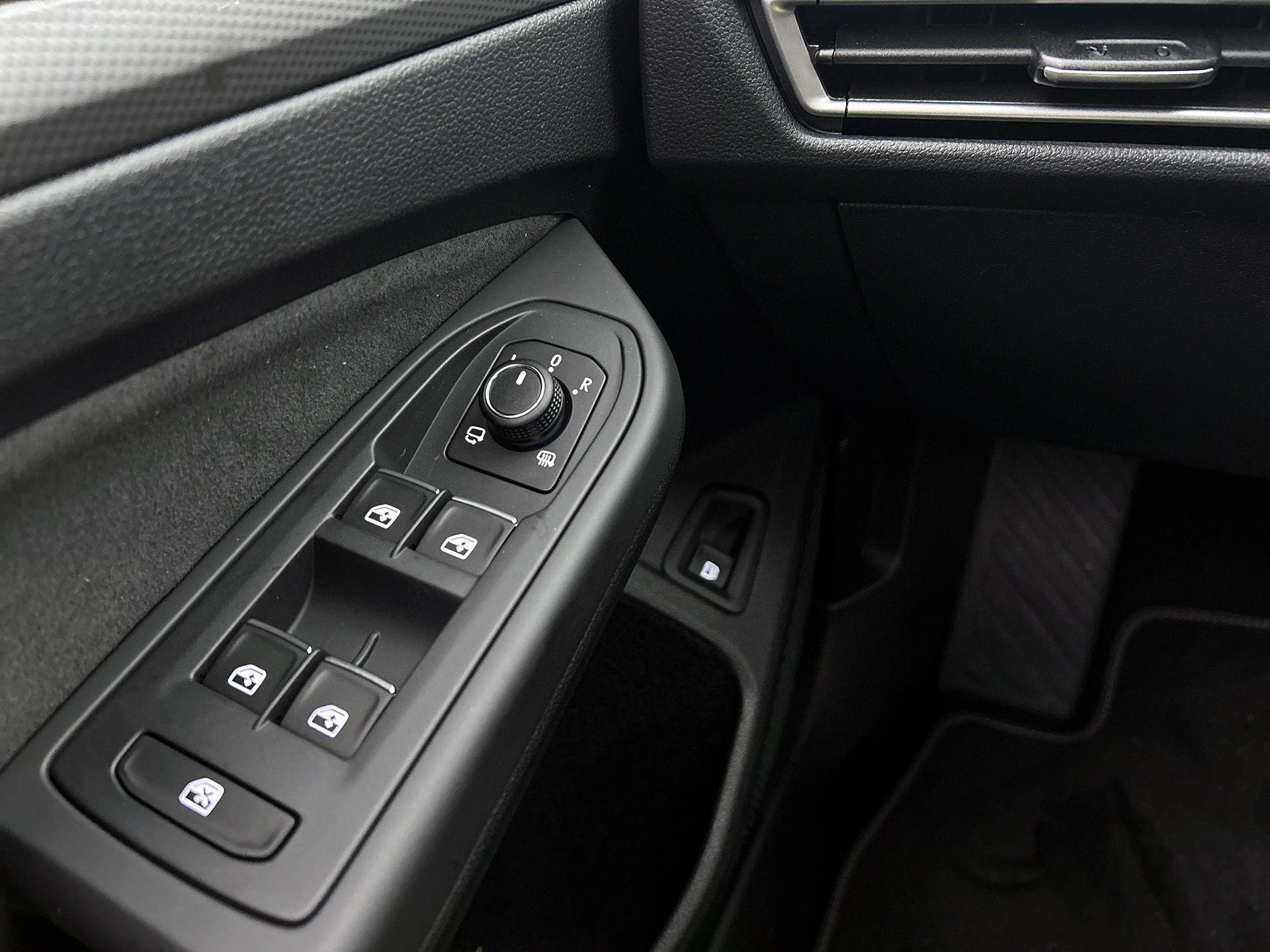 Volkswagen-Golf-image-35