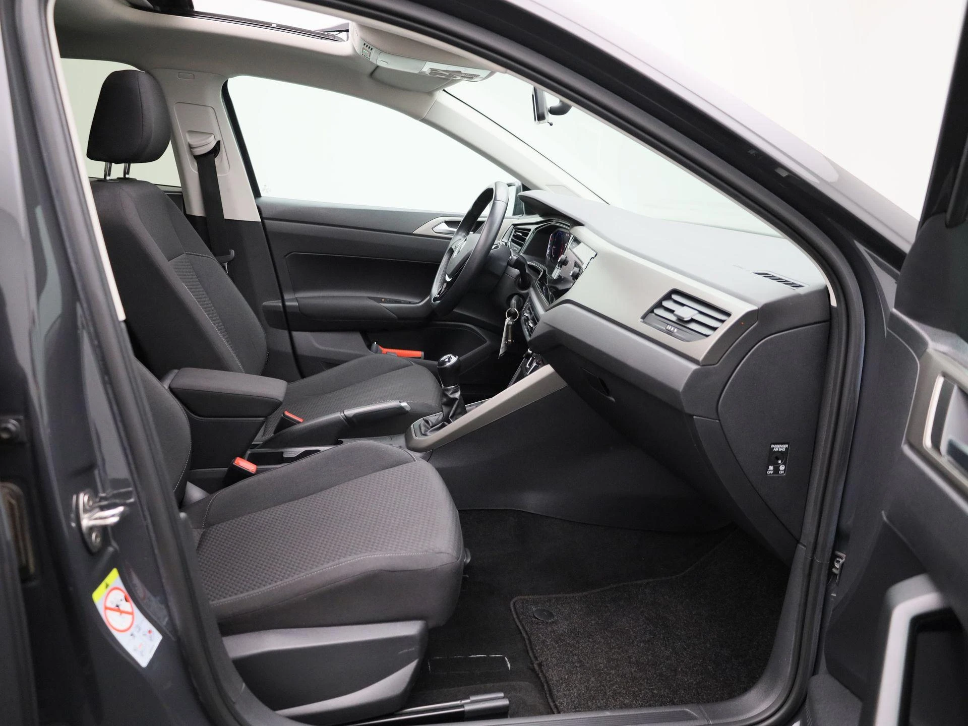 Volkswagen-Polo-image-33