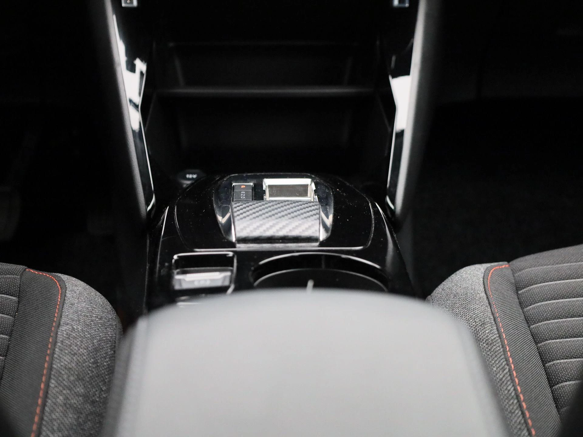 Peugeot-e-208-image-9