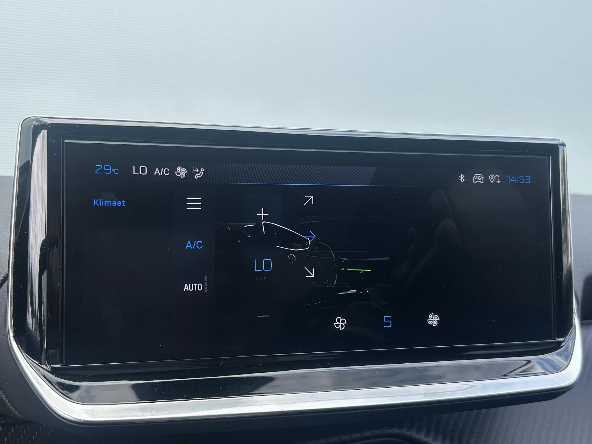 Peugeot-208-image-14