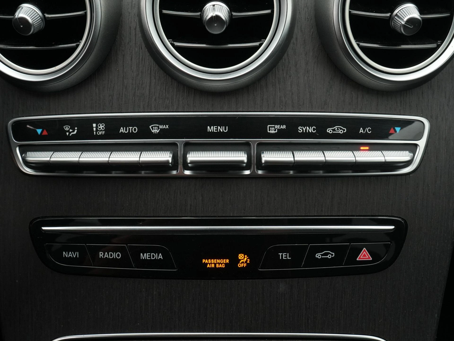Mercedes-Benz-C-Klasse-image-14
