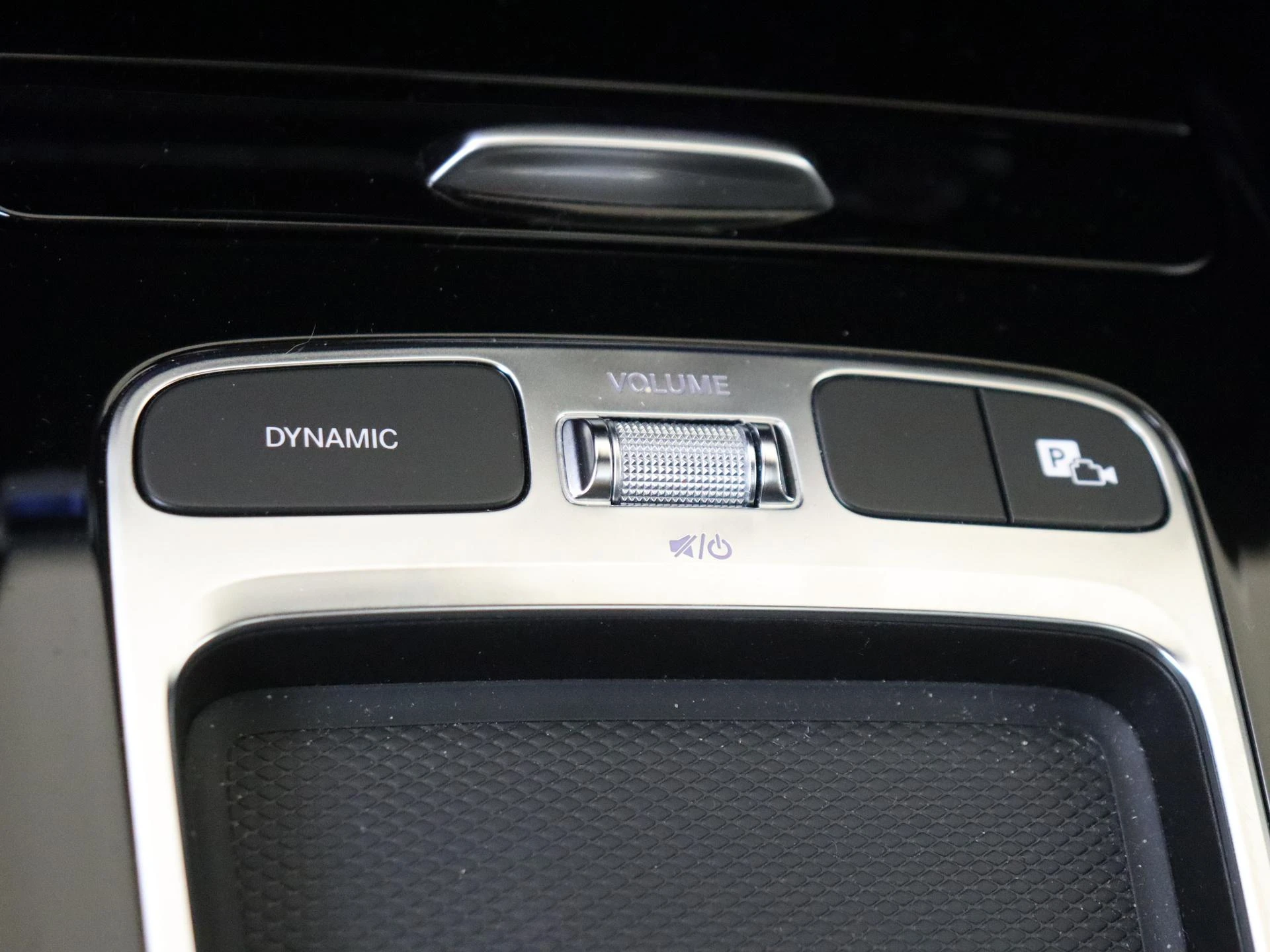 Mercedes-Benz-GLA-image-20