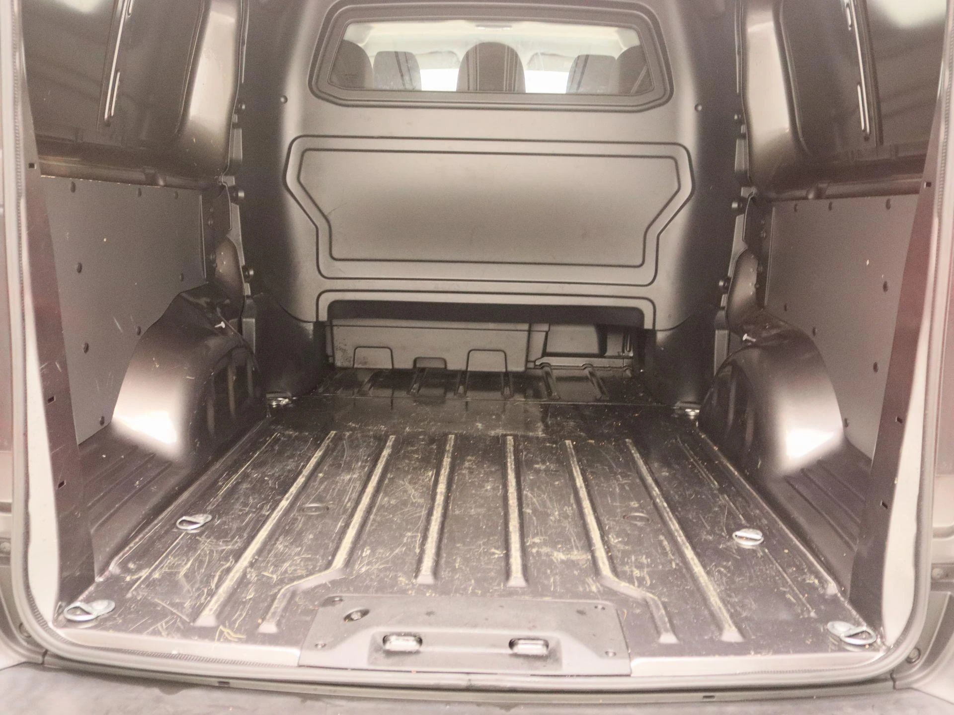 Opel-Vivaro-image-12
