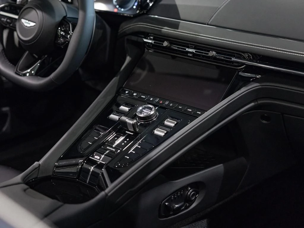 Aston Martin-DB12-image-27
