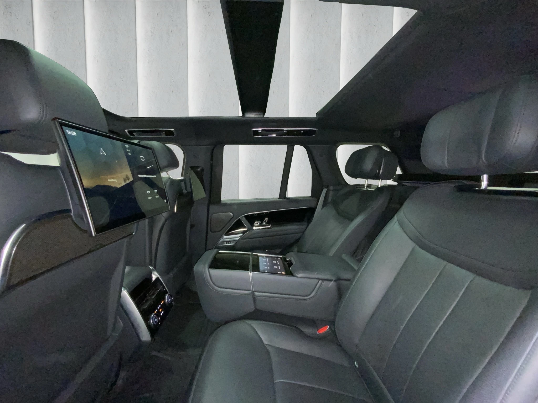 Land Rover--image-7