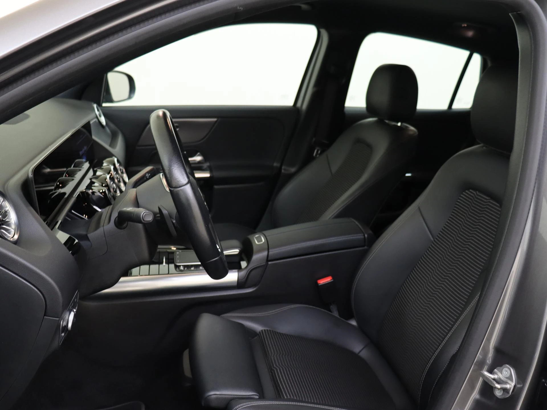 Mercedes-Benz-EQA-image-14