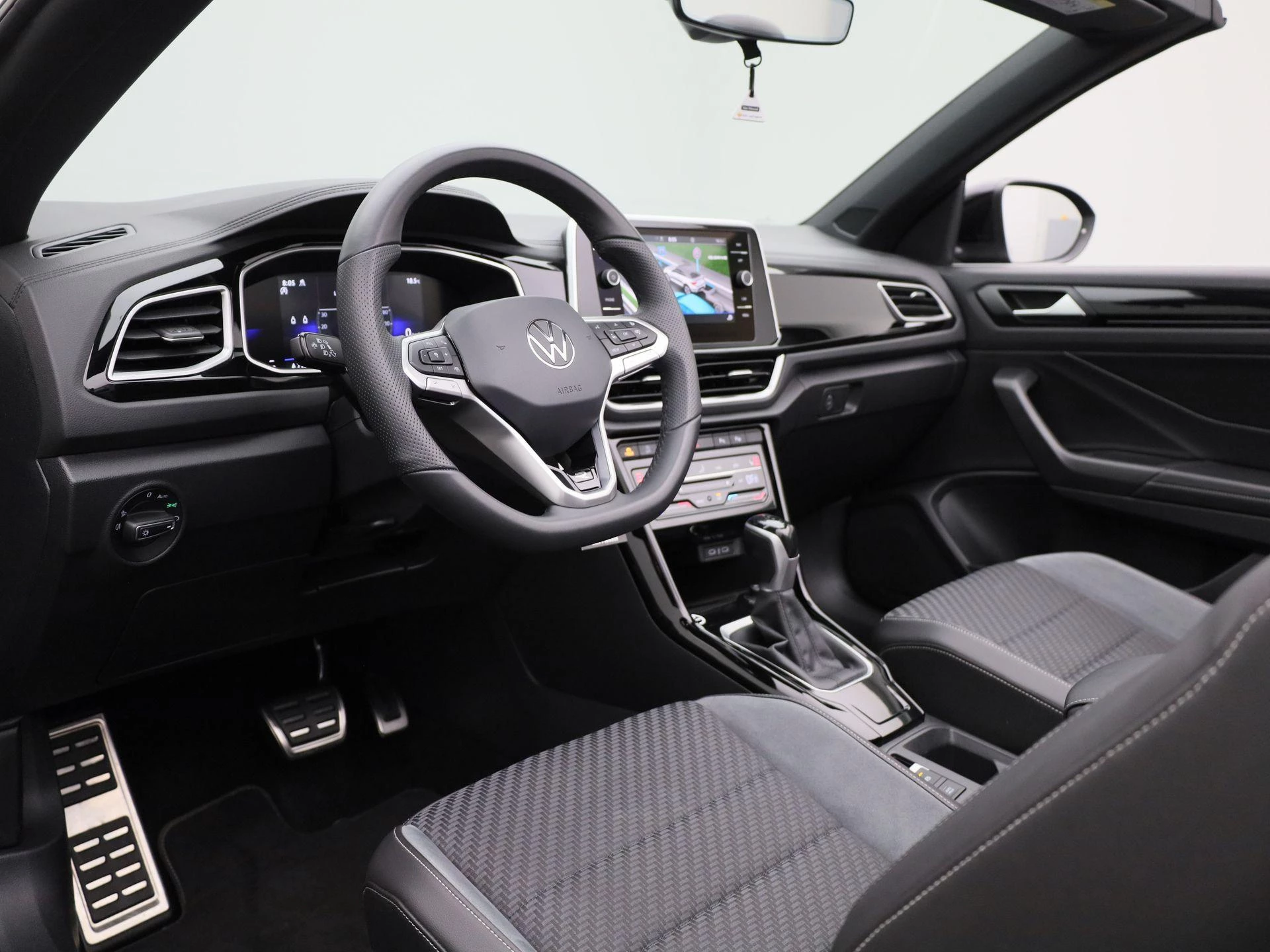 Volkswagen-T-Roc-image-36