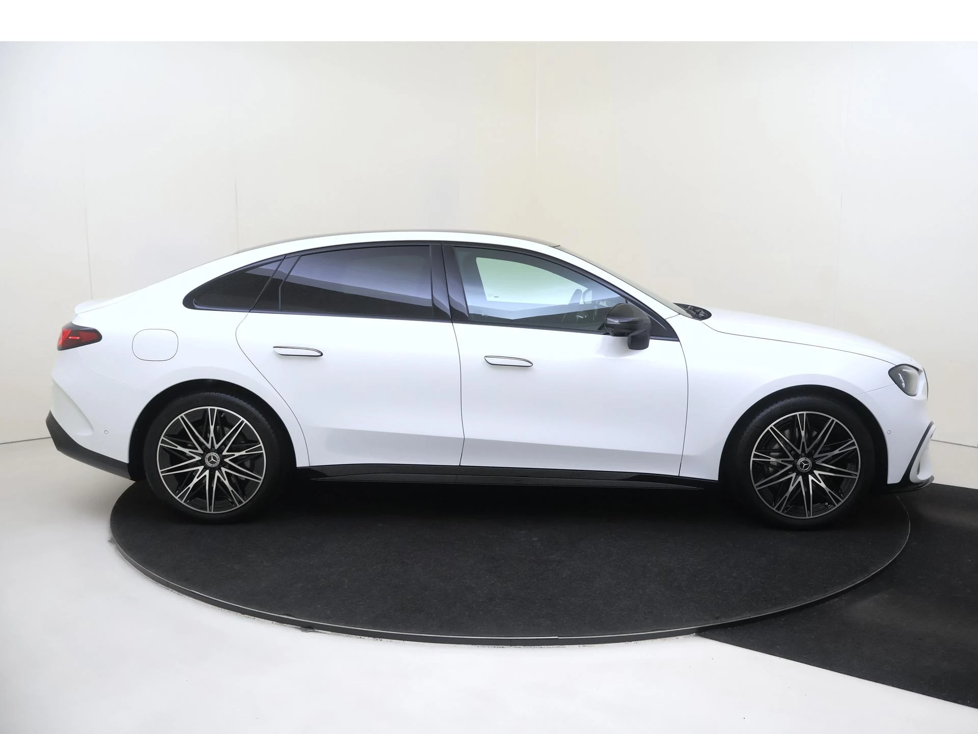 Mercedes-Benz-C-Klasse-image-7