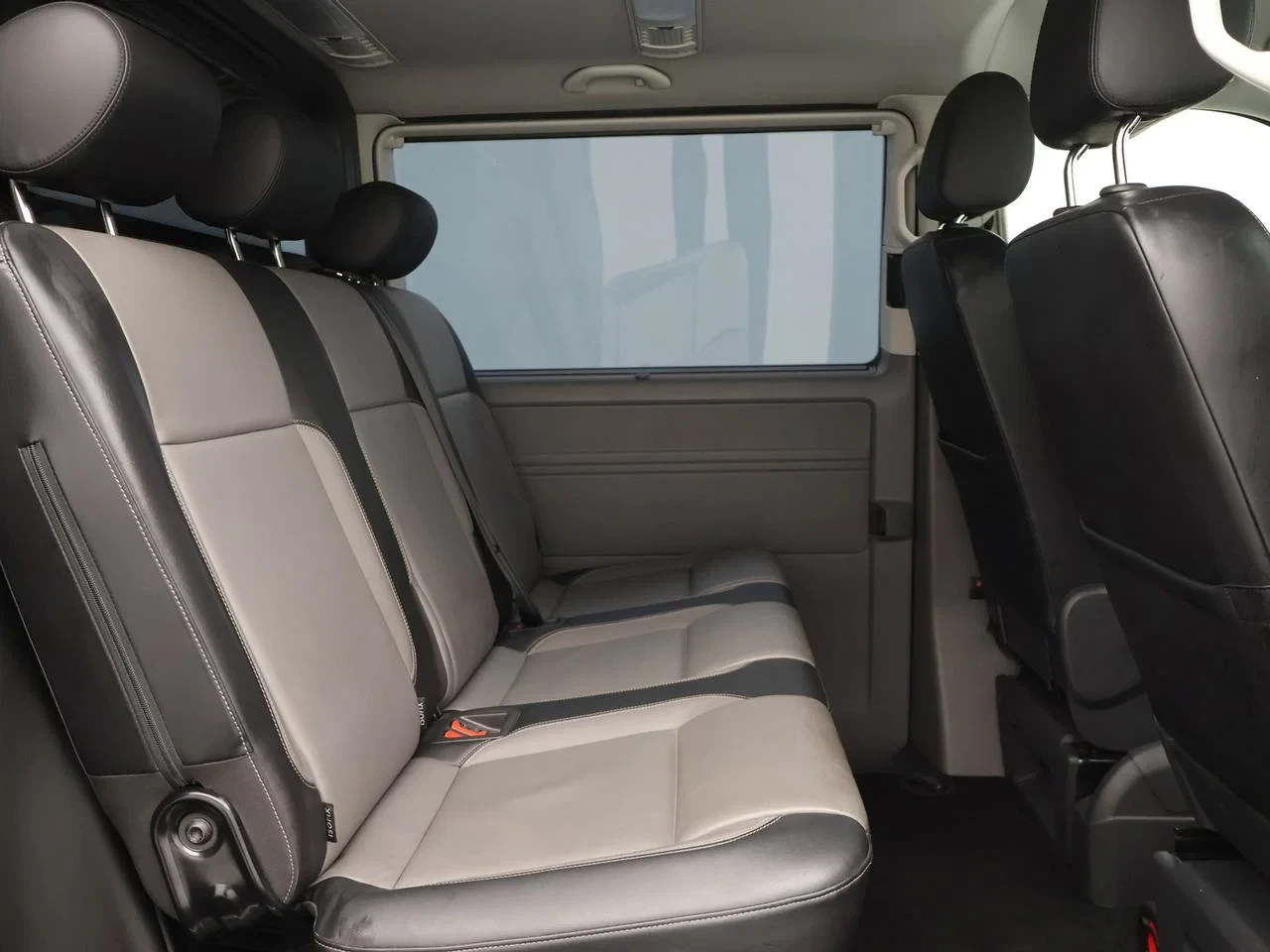Volkswagen-Transporter-image-12