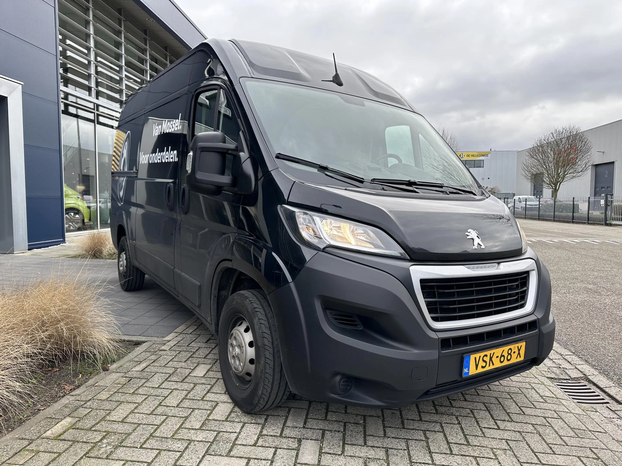 Peugeot Boxer 330 2.2 BlueHDi 120 L2H2 Asphalt