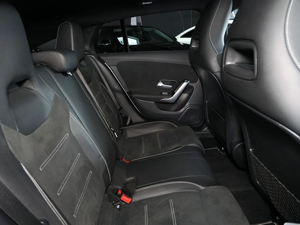 Mercedes-Benz-CLA 220 d-image-13