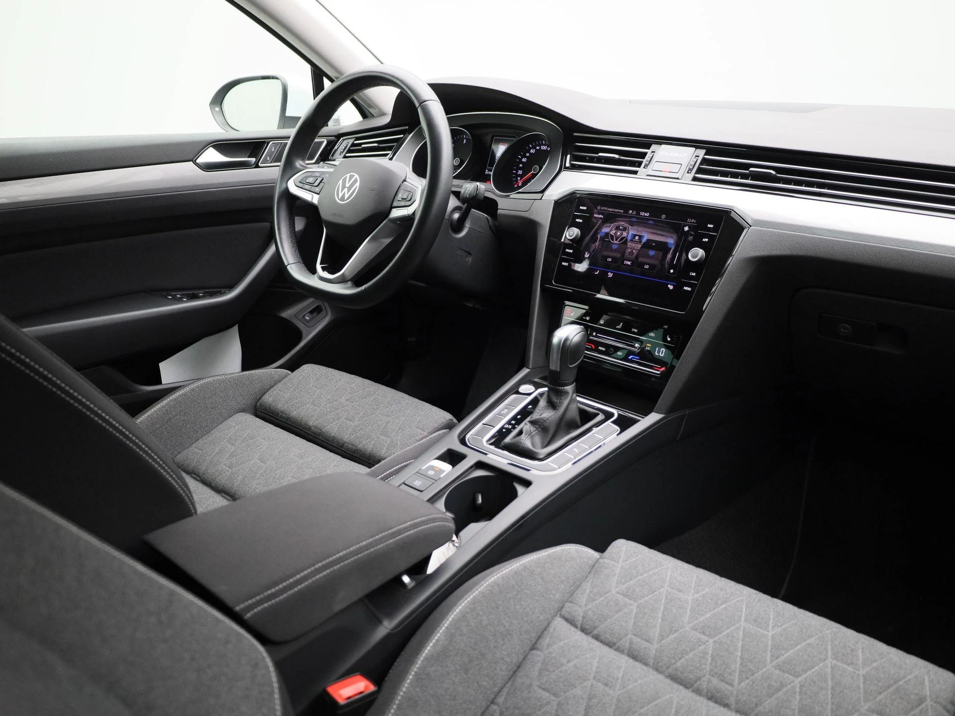Volkswagen-Passat-image-40