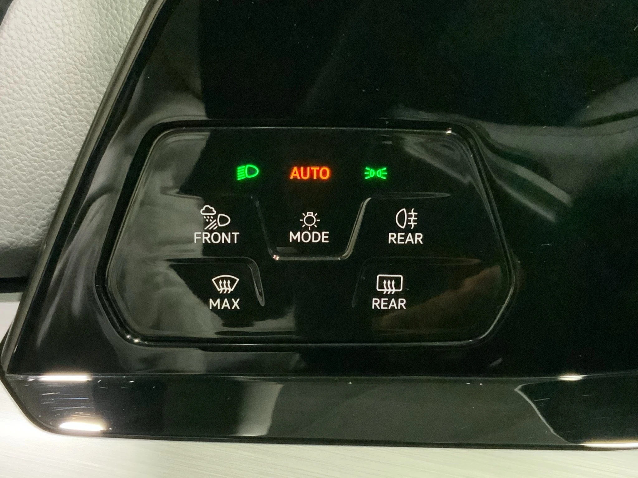 Volkswagen-Golf-image-21