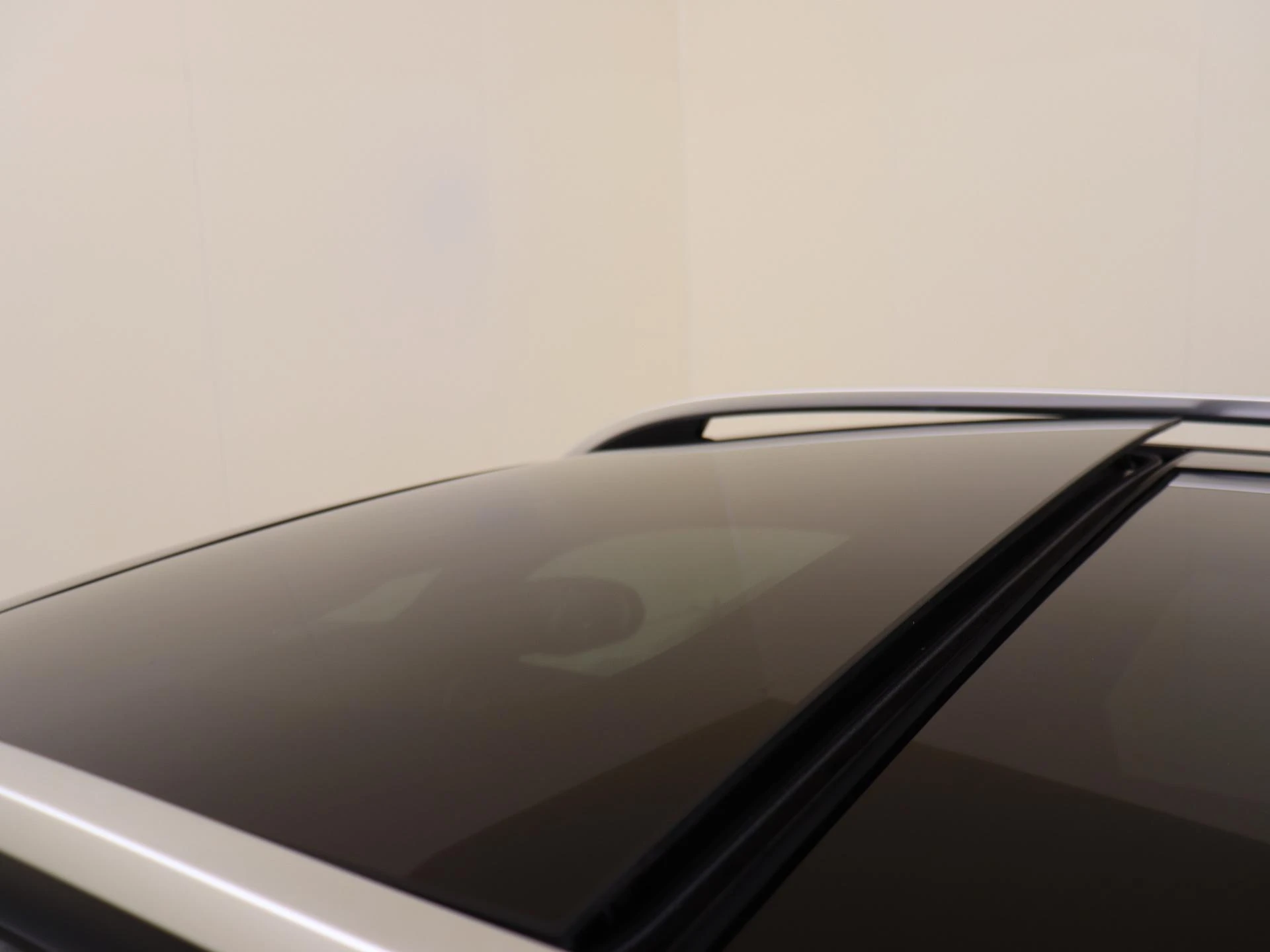 Mercedes-Benz-EQB-image-27