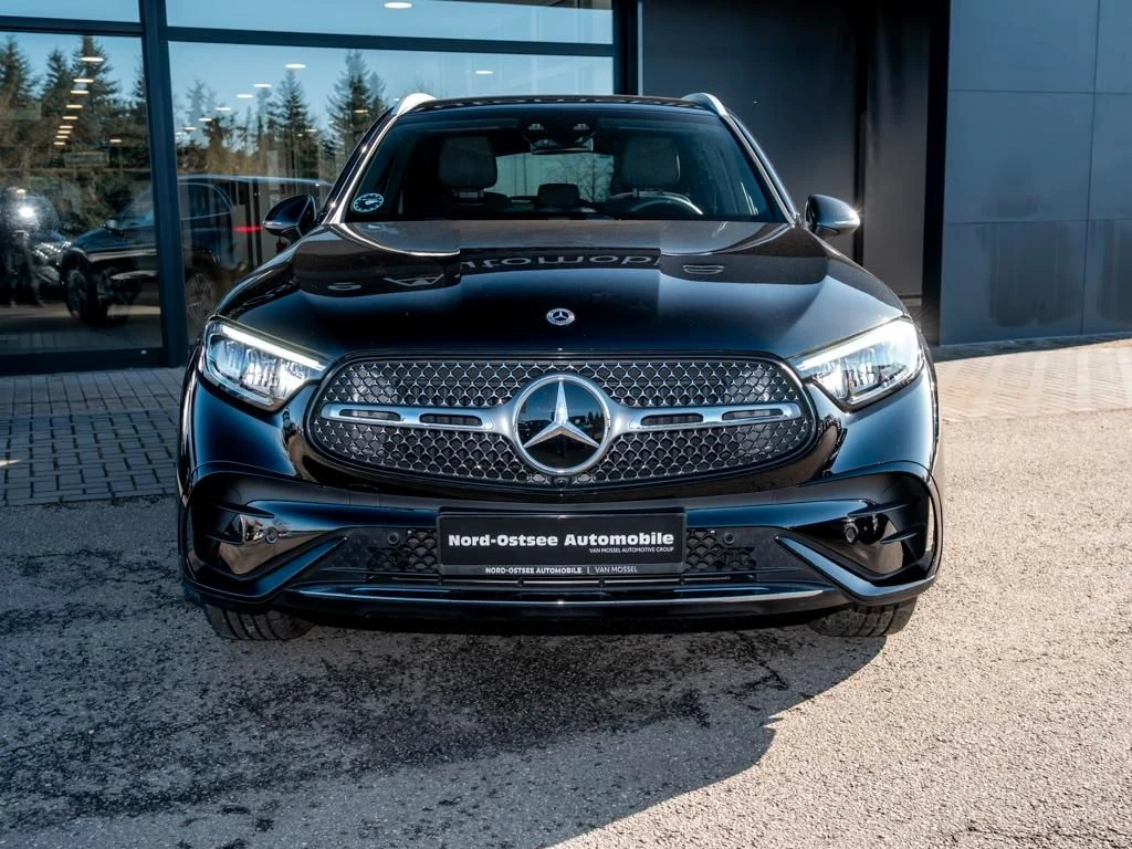 Mercedes-Benz-GLC 300 d-image-3