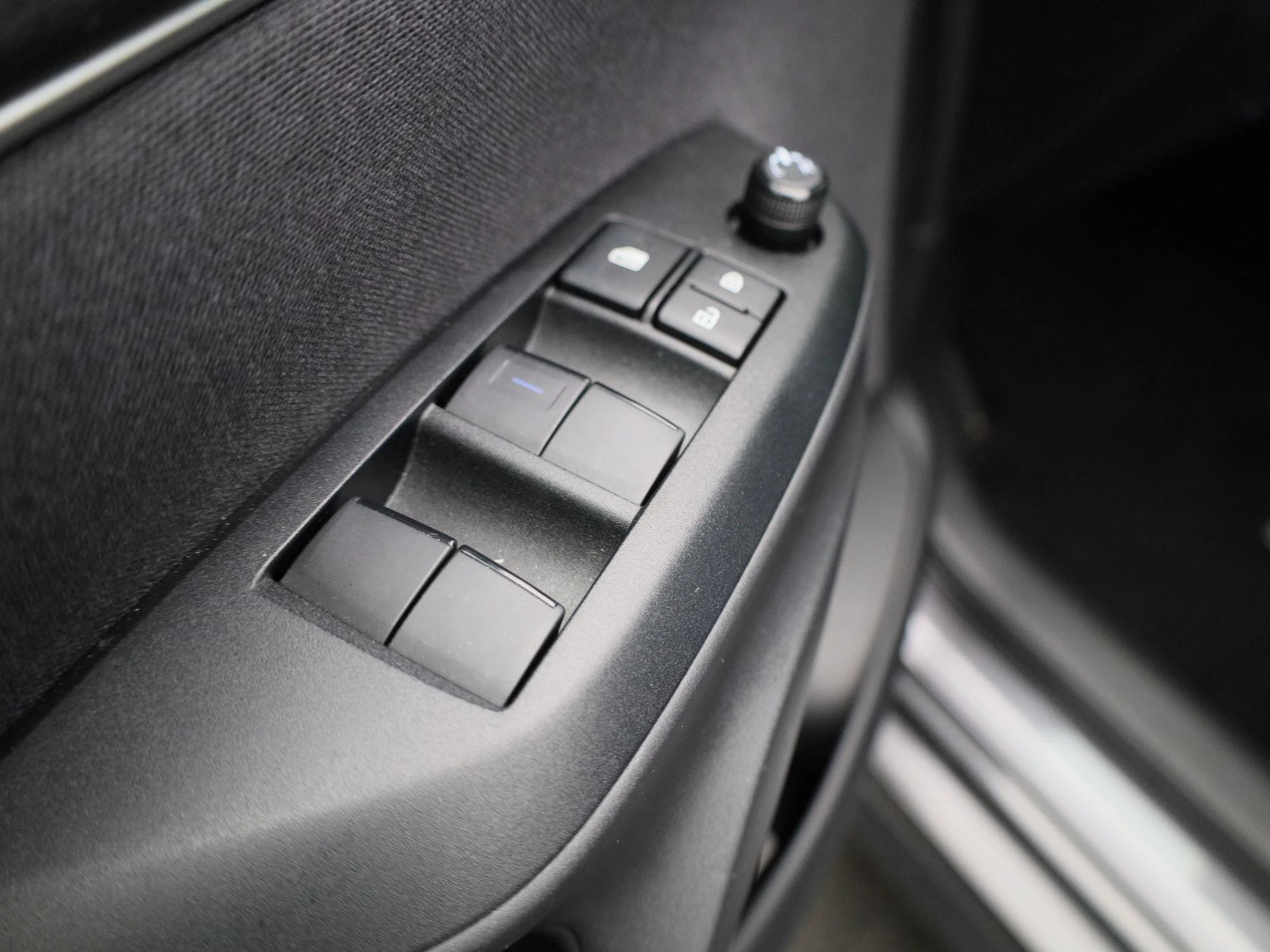 Mazda-2 Hybrid-image-24