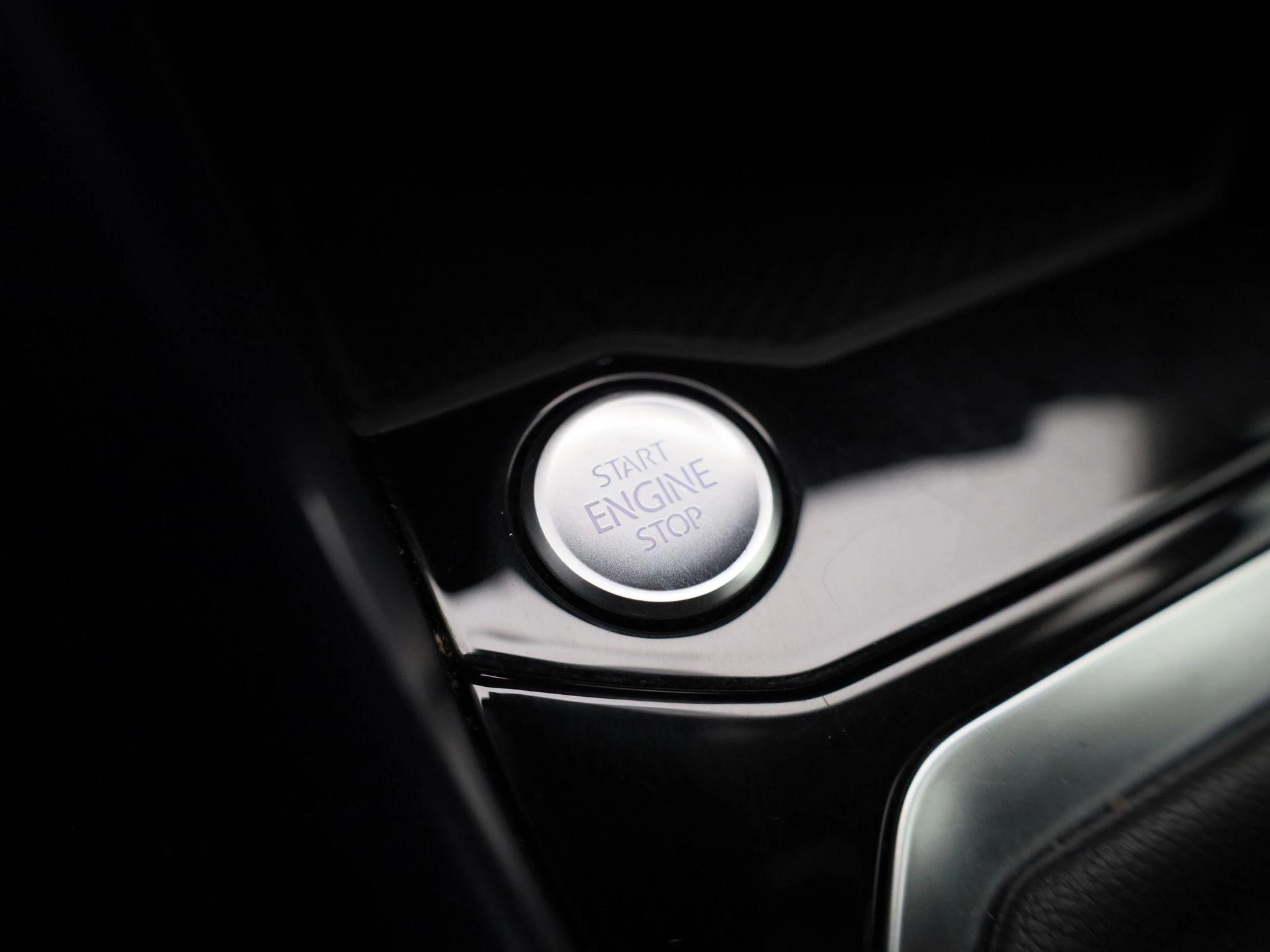 Volkswagen-T-Roc-image-25