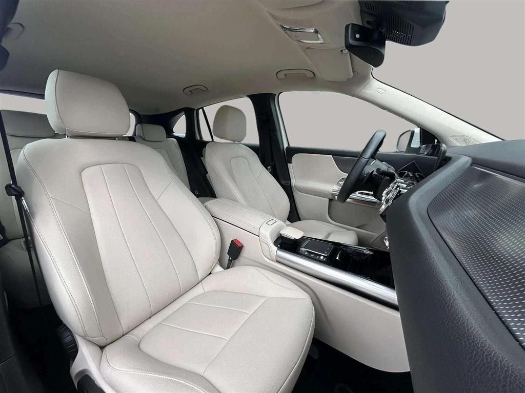 Mercedes-Benz-EQA-image-19