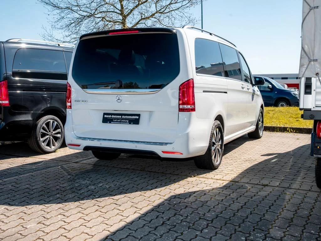 Mercedes-Benz-EQV 300-image-4