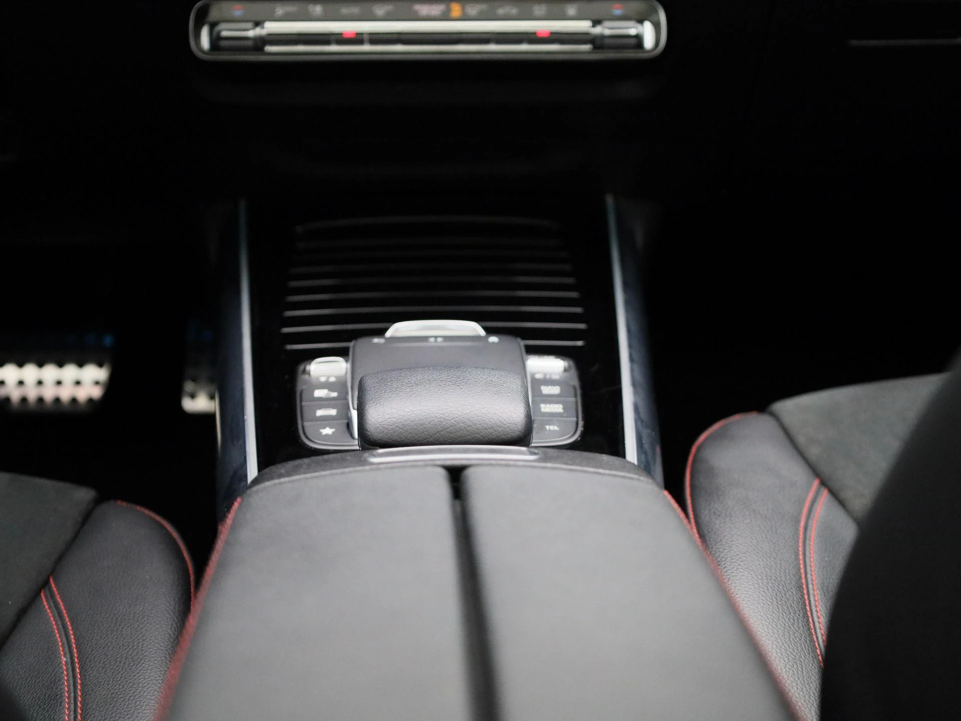 Mercedes-Benz-GLA-image-9