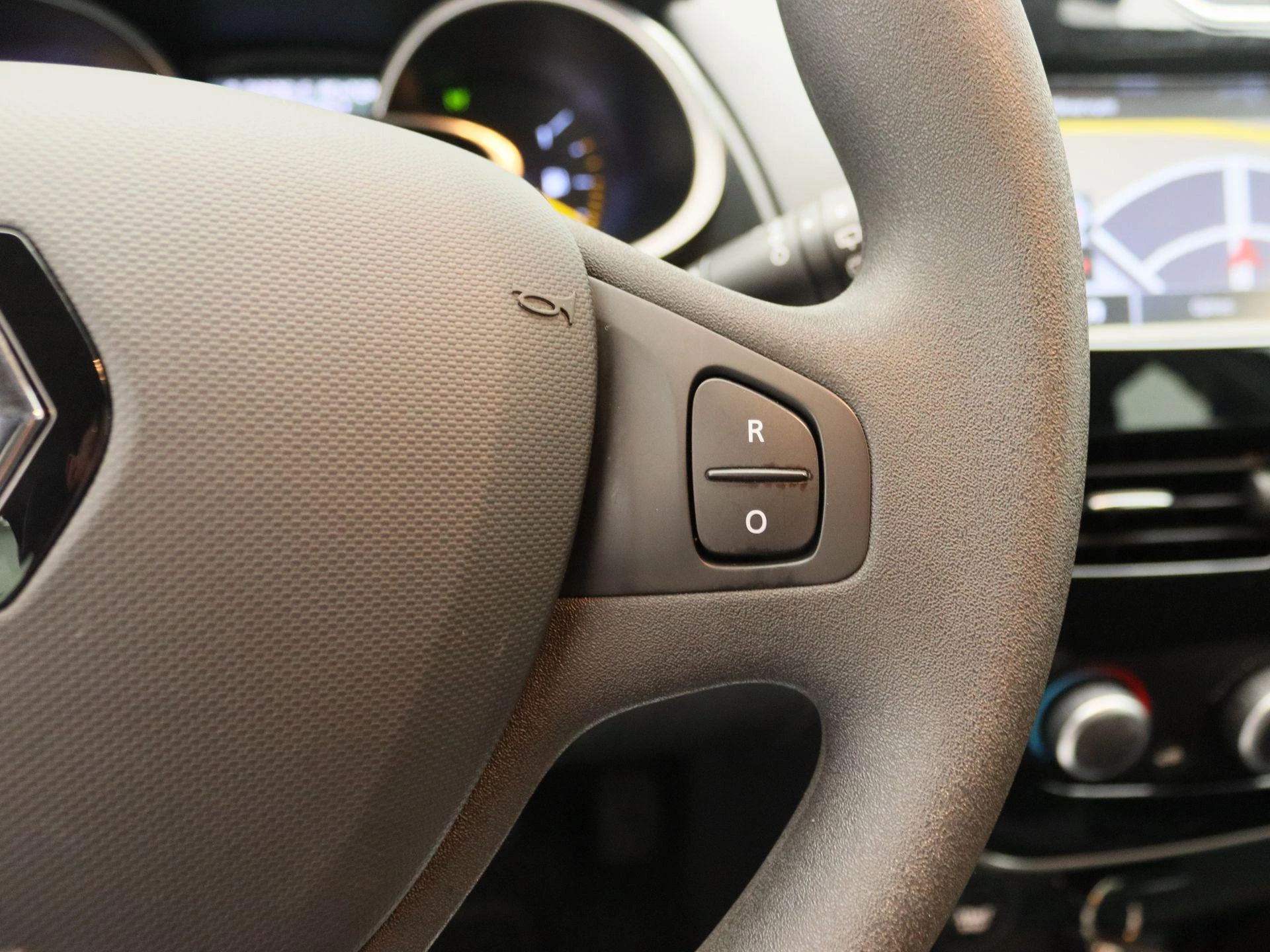 Renault-Clio-image-17