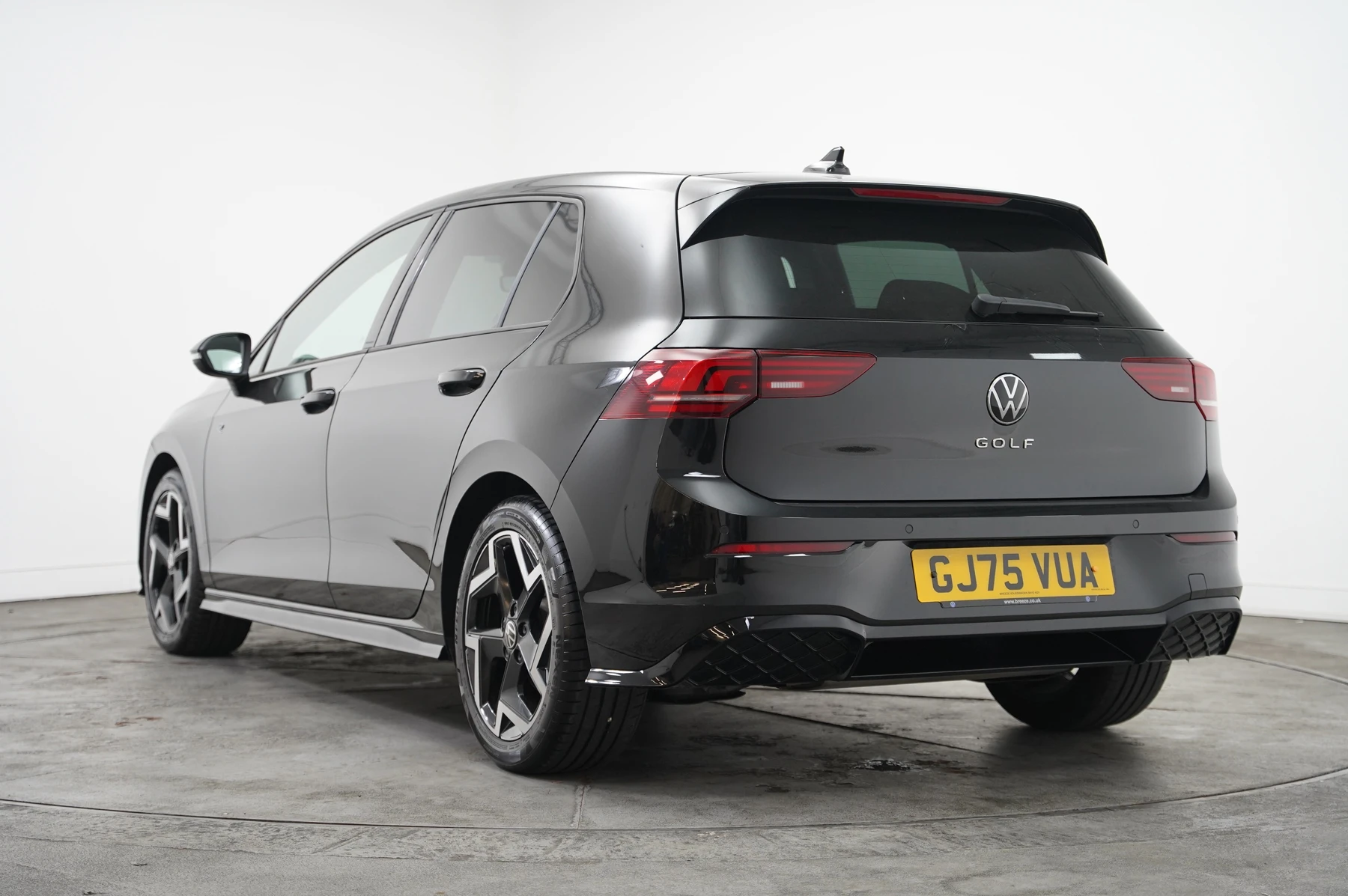 Volkswagen-Golf-image-2