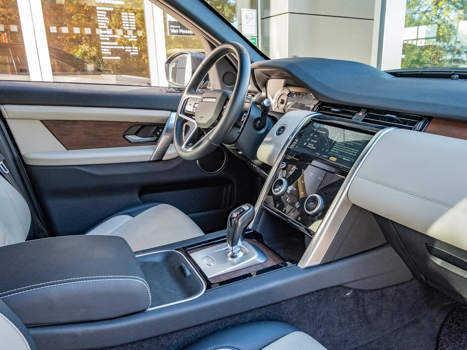 Land Rover-Discovery Sport-image-20