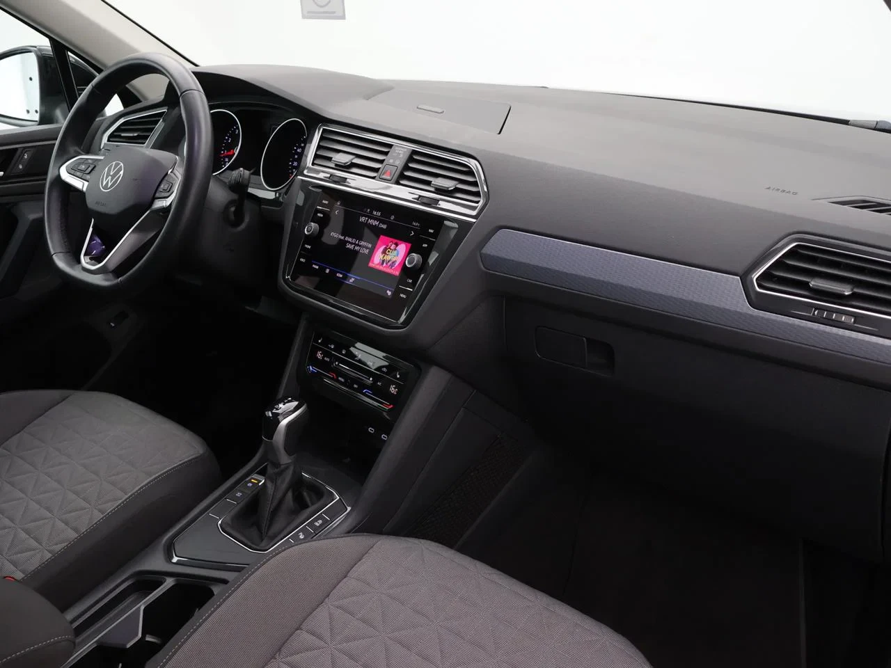 Volkswagen-Tiguan-image-2