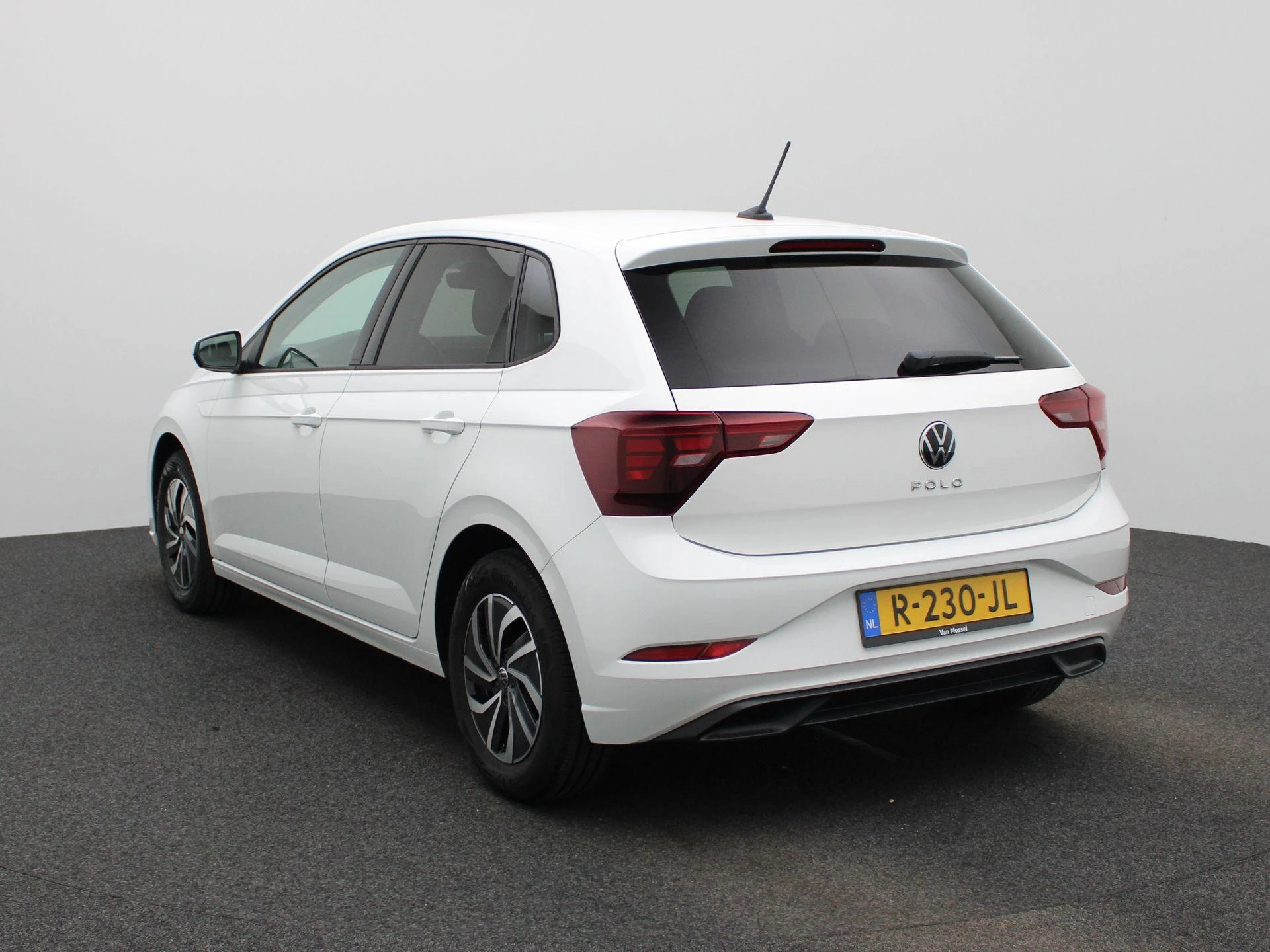 Volkswagen-Polo-image-1