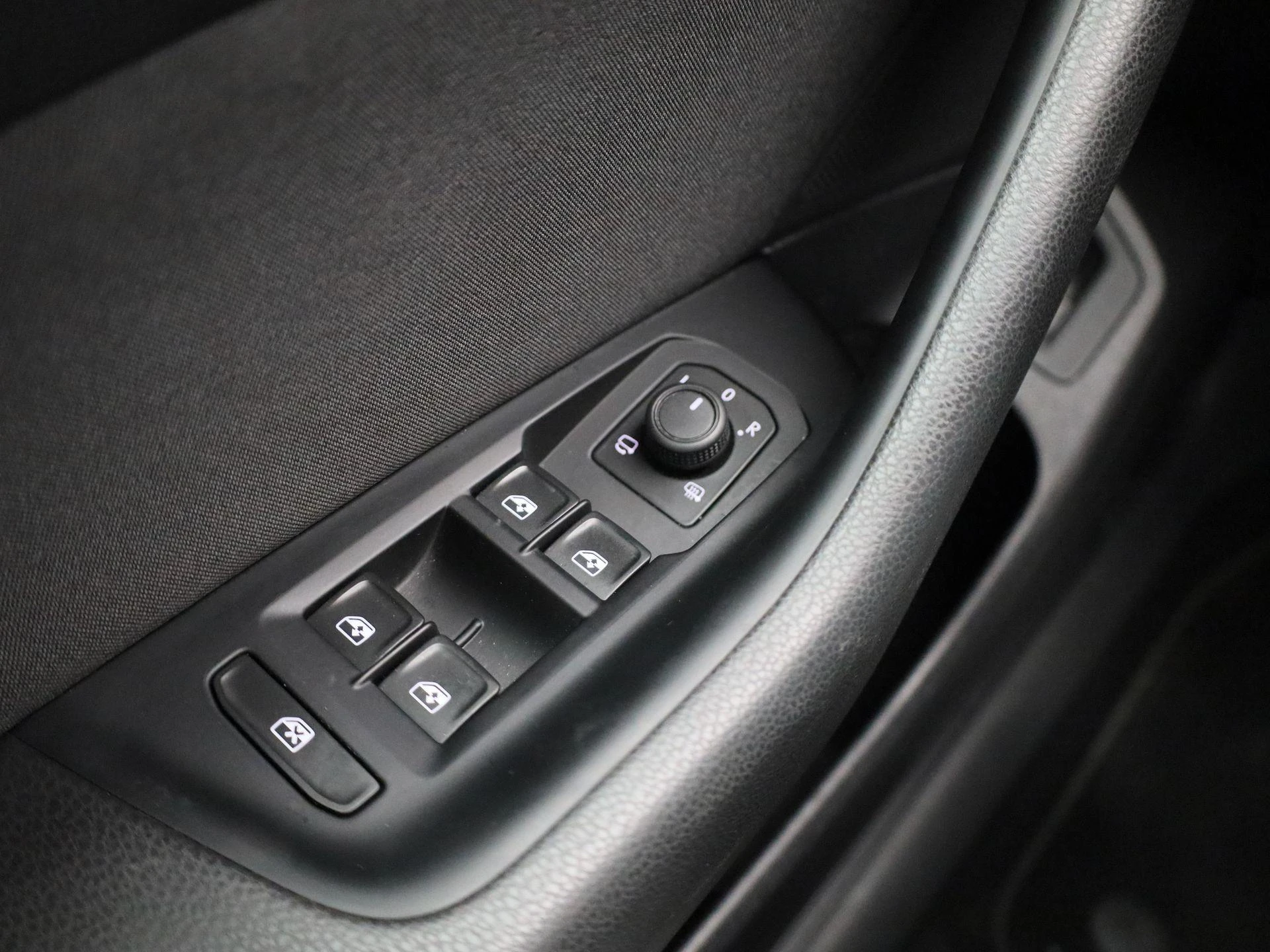 Volkswagen-Passat-image-22