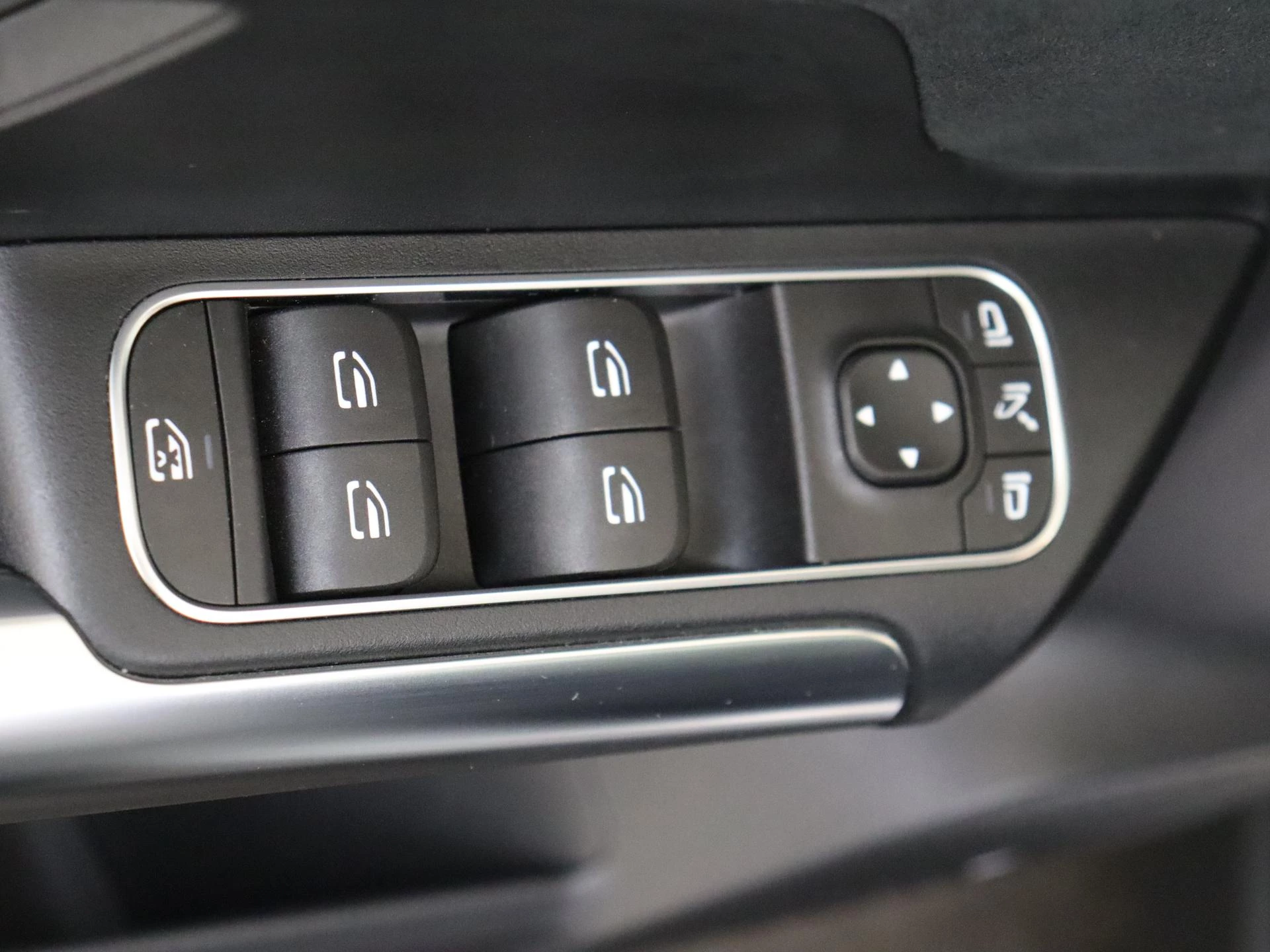 Mercedes-Benz-GLA-image-26