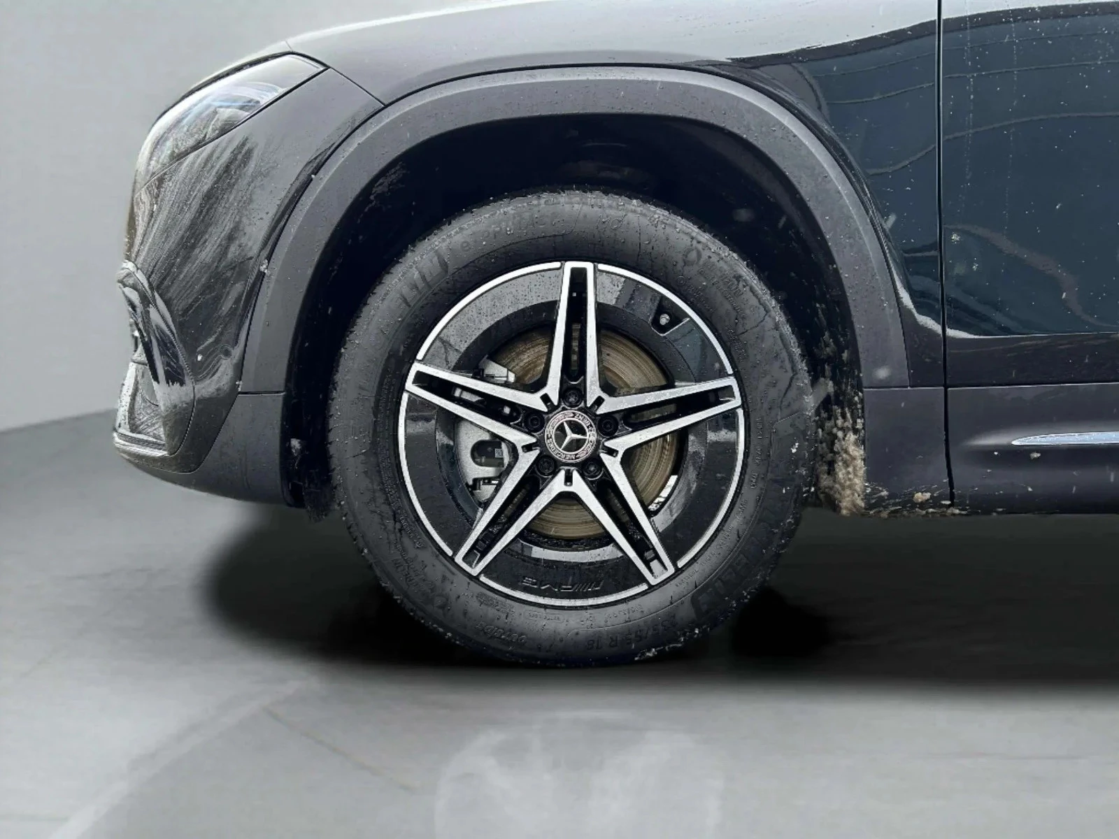 Mercedes-Benz-EQB-image-8