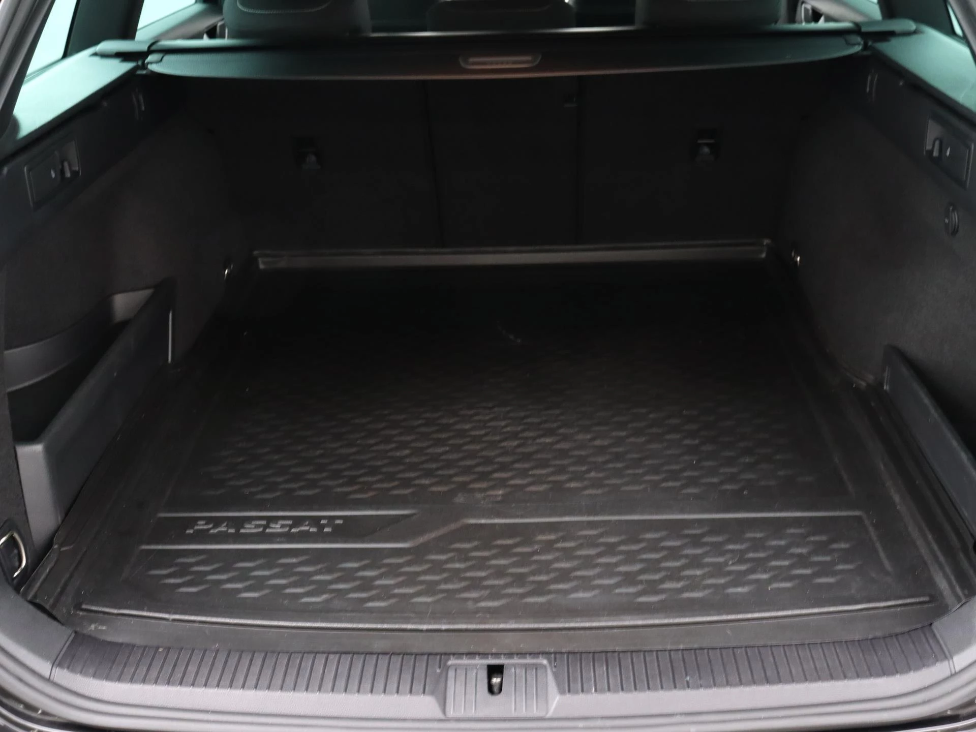 Volkswagen-Passat-image-19