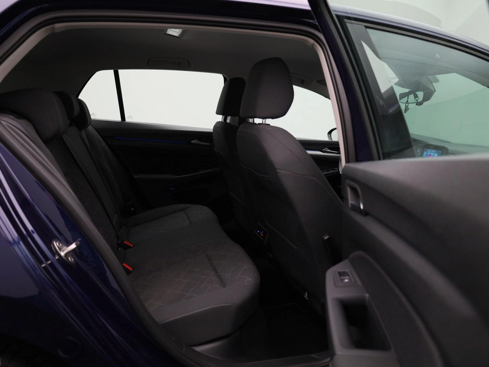 Volkswagen-Golf-image-34