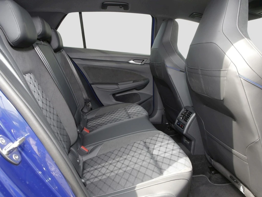 Volkswagen-Golf-image-9